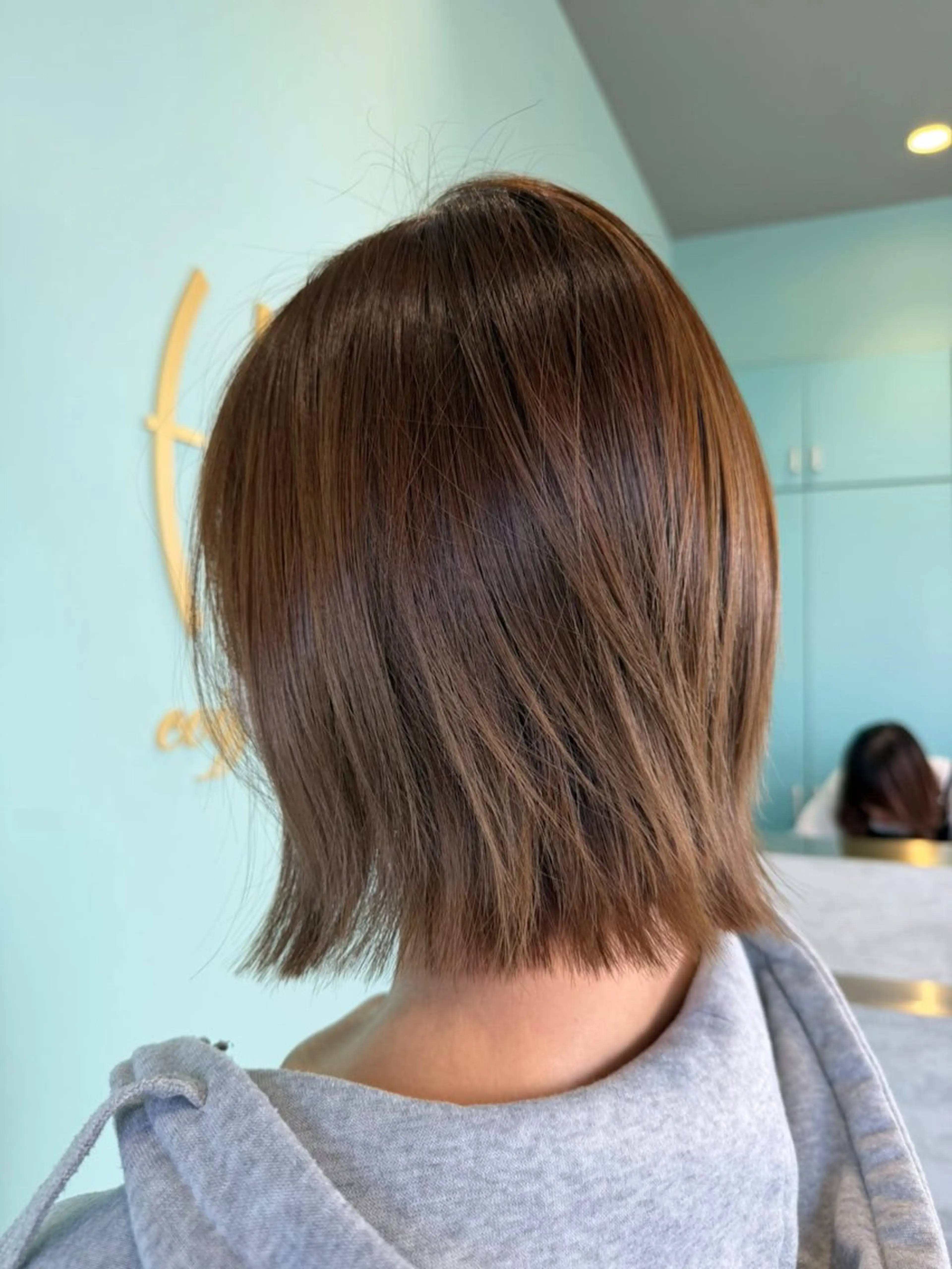 ショート カラー オリーブカラー 志田 ほん/ インナーカラーのヘアスタイル