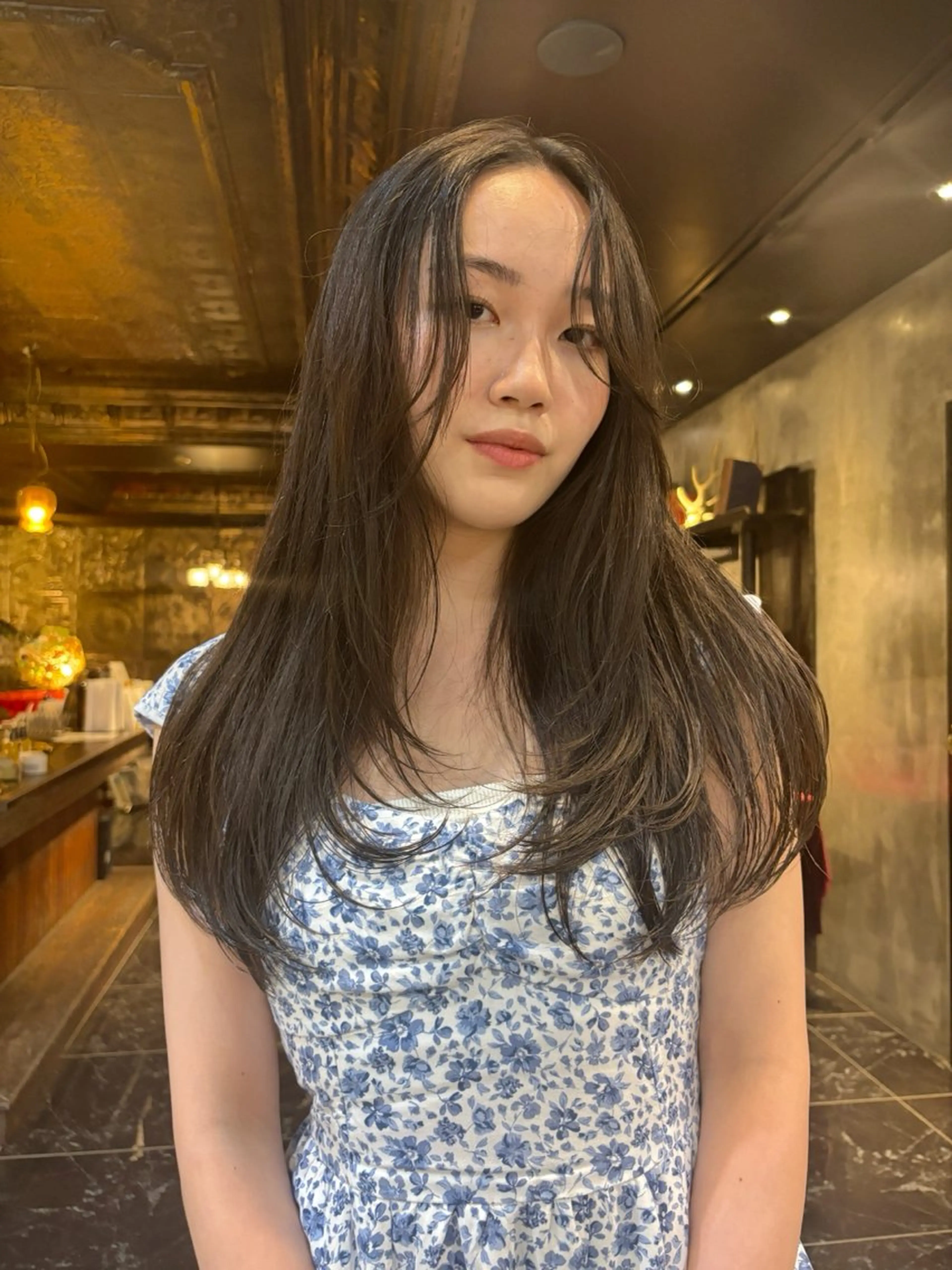 ロング カラー レイヤー/ハッシュ/ ウルフ/透明感カラーのヘアスタイル