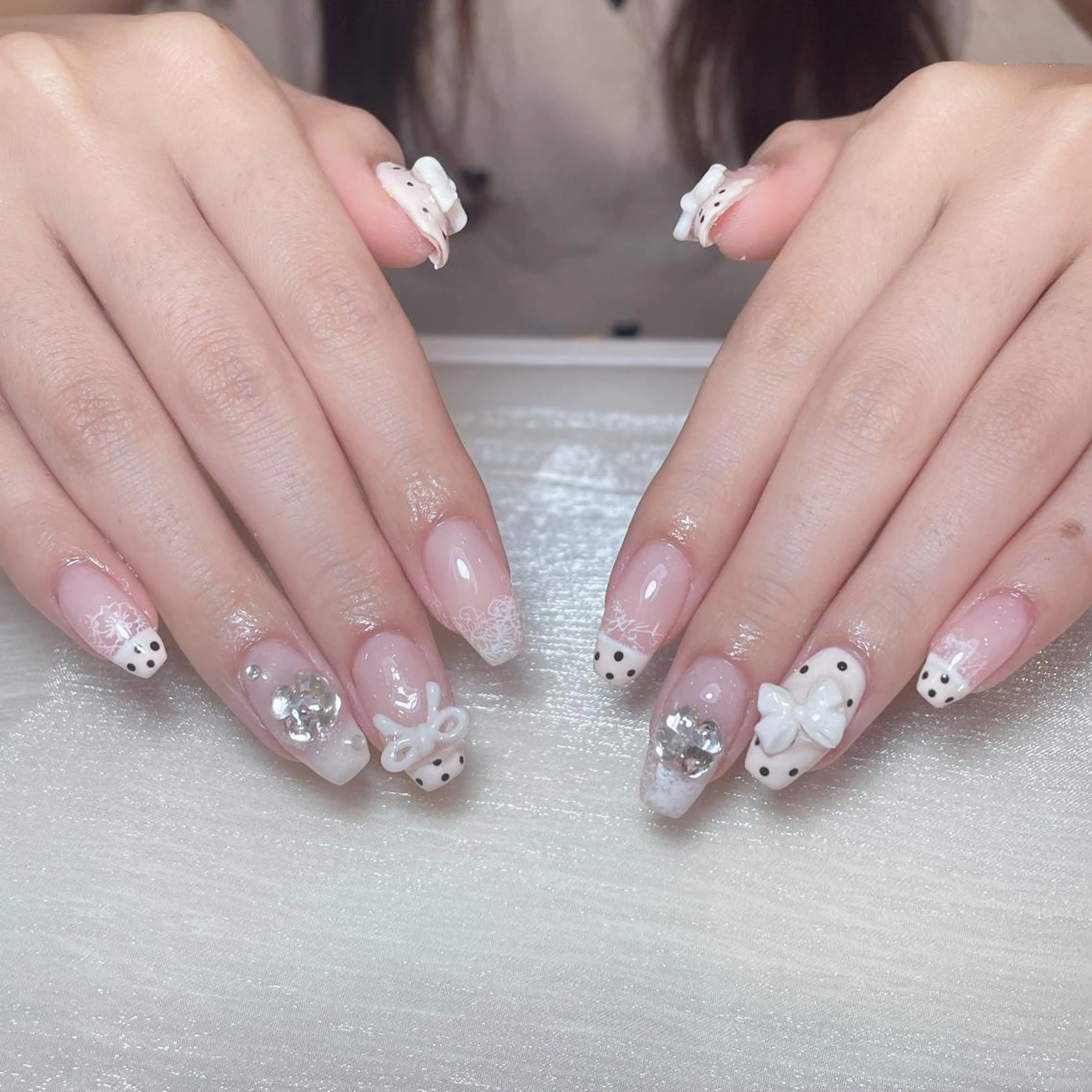 ネイル アートネイル オーロラネイル ガーリー キラキラネイル 韓国ネイル ハンドネイル DIANMOND NAIL🌸のネイルデザイン