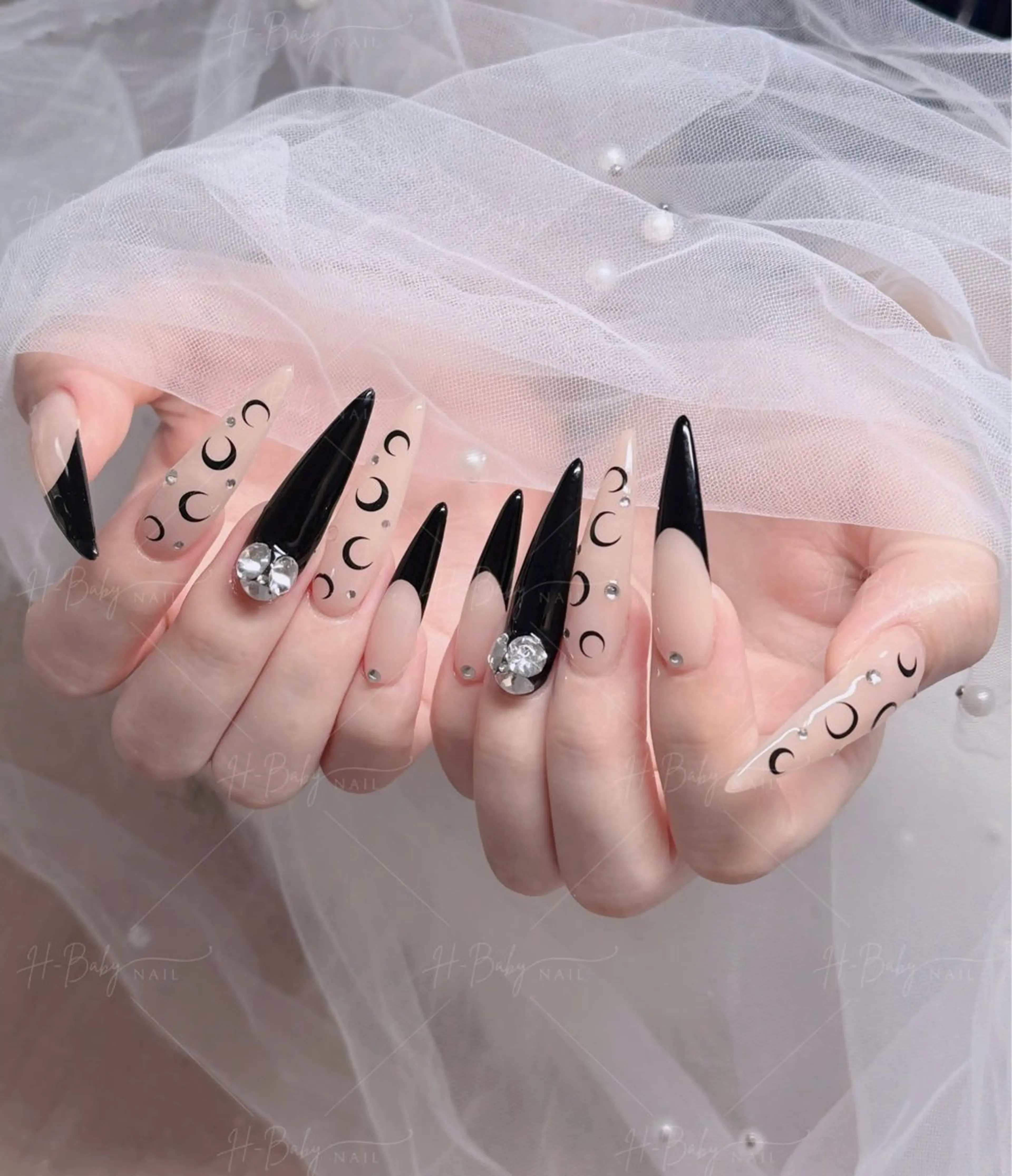 ネイル オーロラネイル フレンチネイル ジェルネイル ハロウィン キラキラネイル ハンドネイル H.baby Nail Salonのネイルデザイン