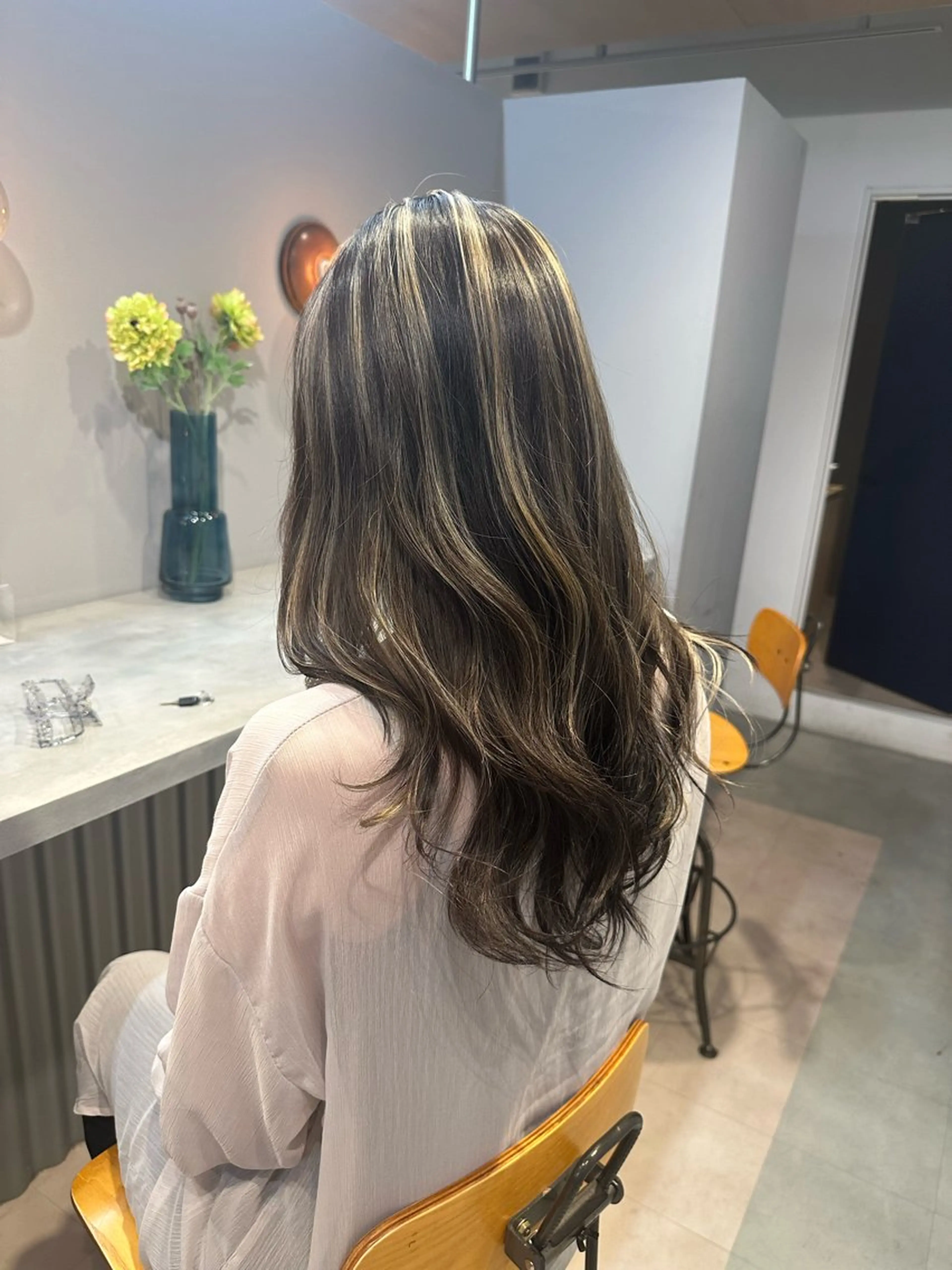 セミロング カラー ヘアカラー トリートメント 💖ハイライト/ハイ トーン💖MIKIのヘアスタイル