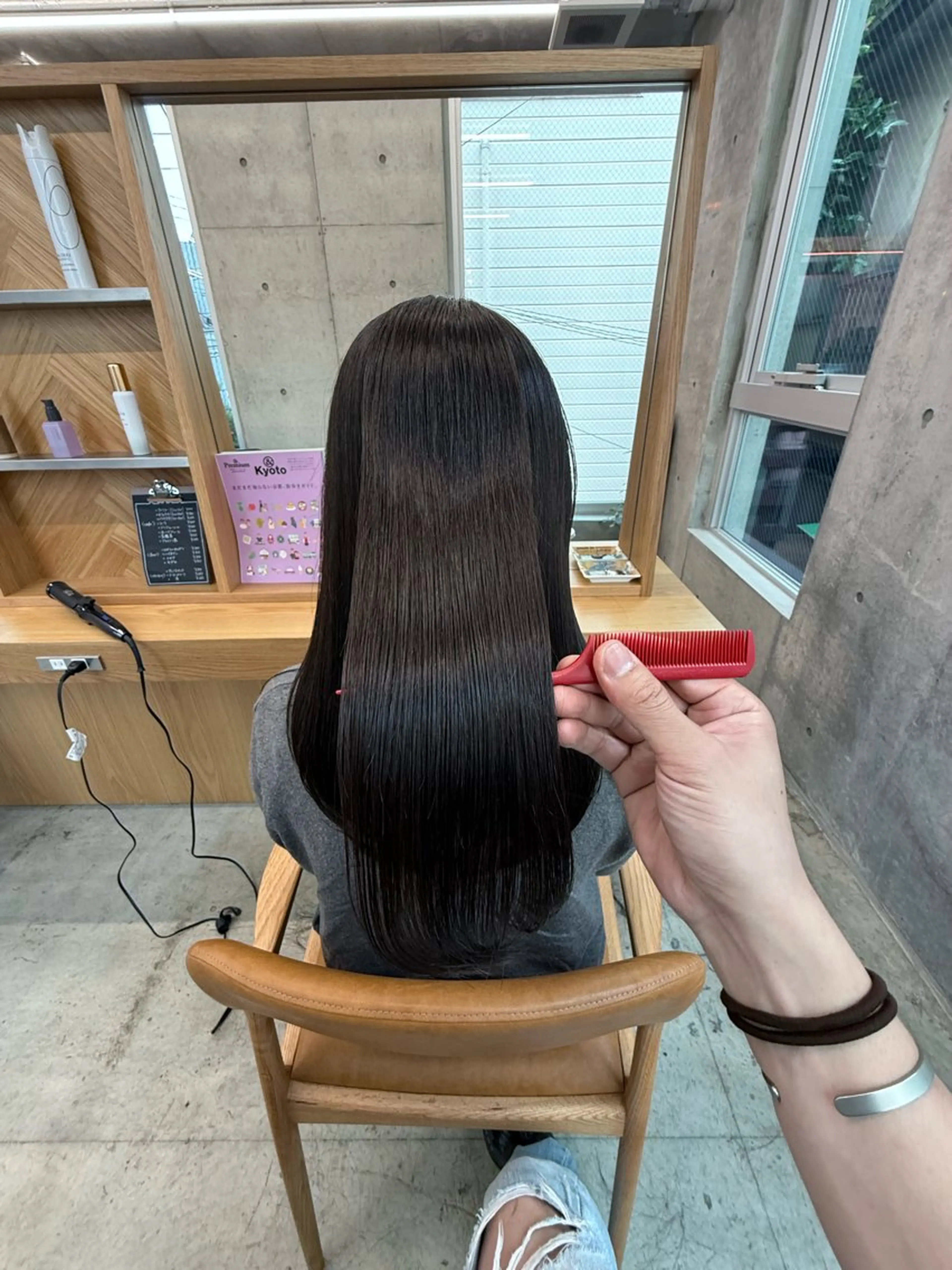 ロング パーマ ロングレイヤー アッシュ 顔周りカット 韓国風ヘア レイヤーカット カット 縮毛矯正 トリートメント 日本一丁寧なカット/ 小林輝🍀︎のヘアスタイル