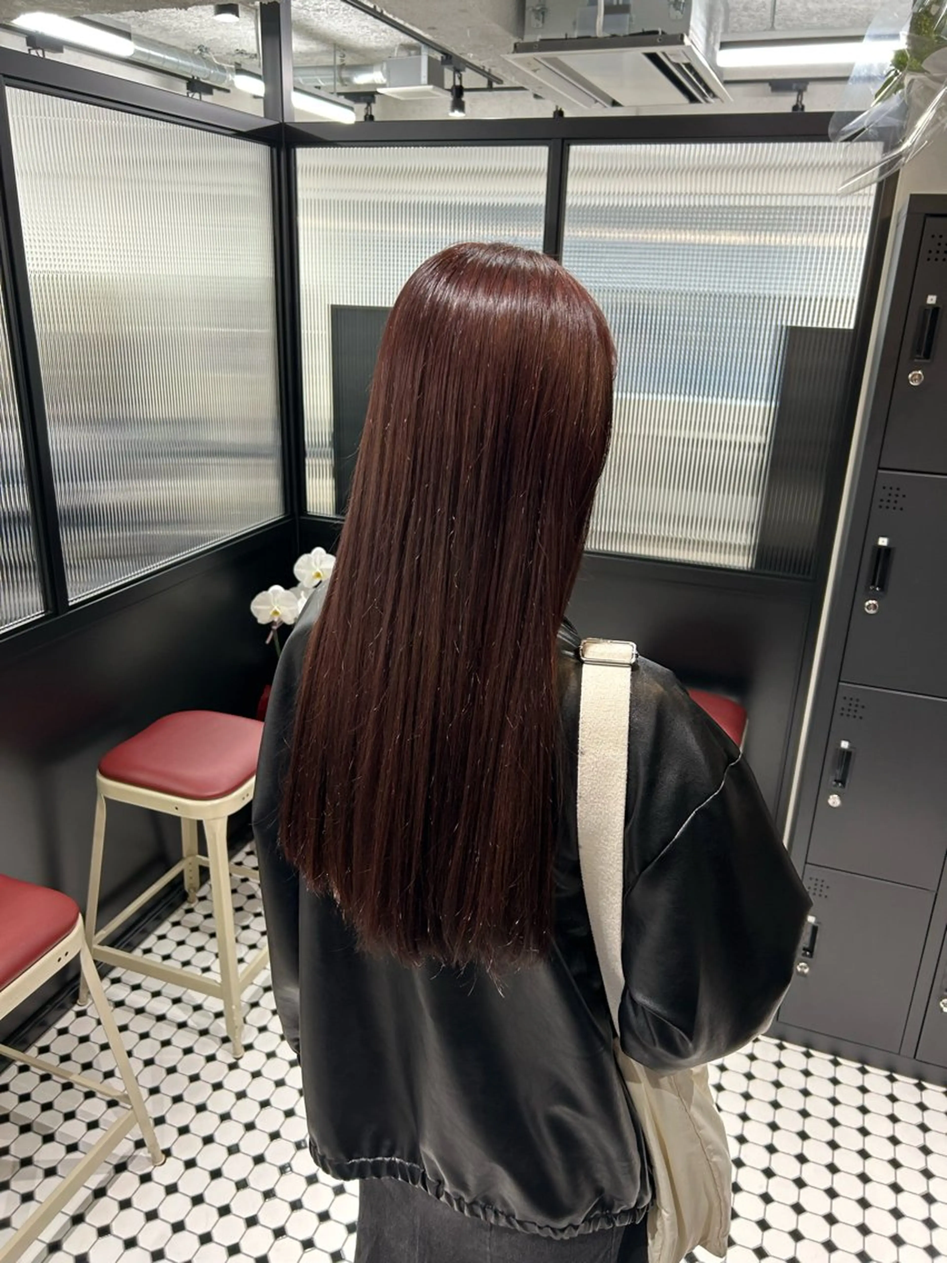 ロング カラー カット ヘアカラー トリートメント ヘッドスパ 韓国ヘア暗髪 ダブルカラーメンズ可のヘアスタイル
