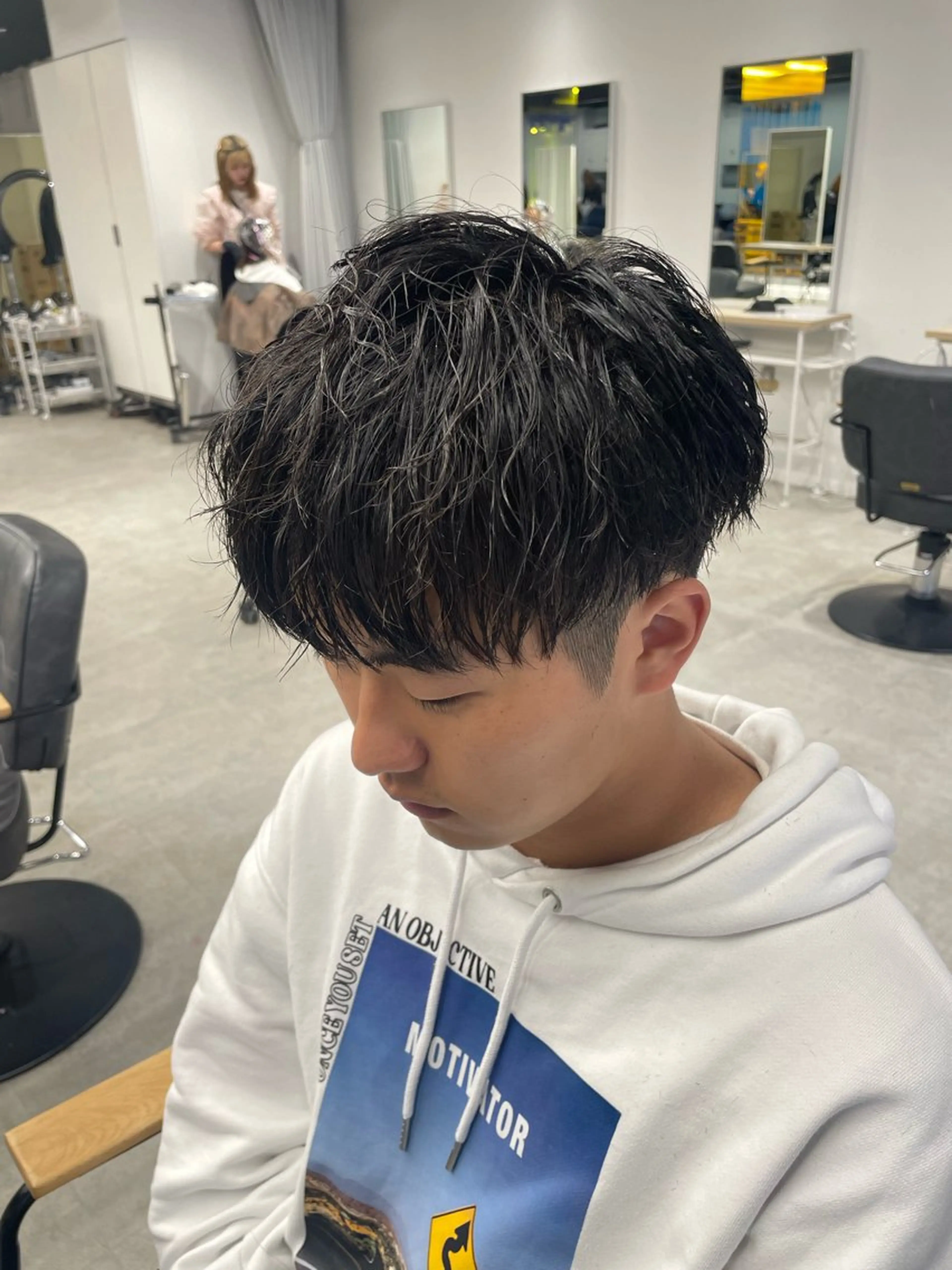 ショート パーマ メンズ メンズパーマ メンズツイストパーマ 波巻きパーマ スパイラルパーマ ツイストパーマ カット パーマ カラーモデル⚡️ REONのヘアスタイル