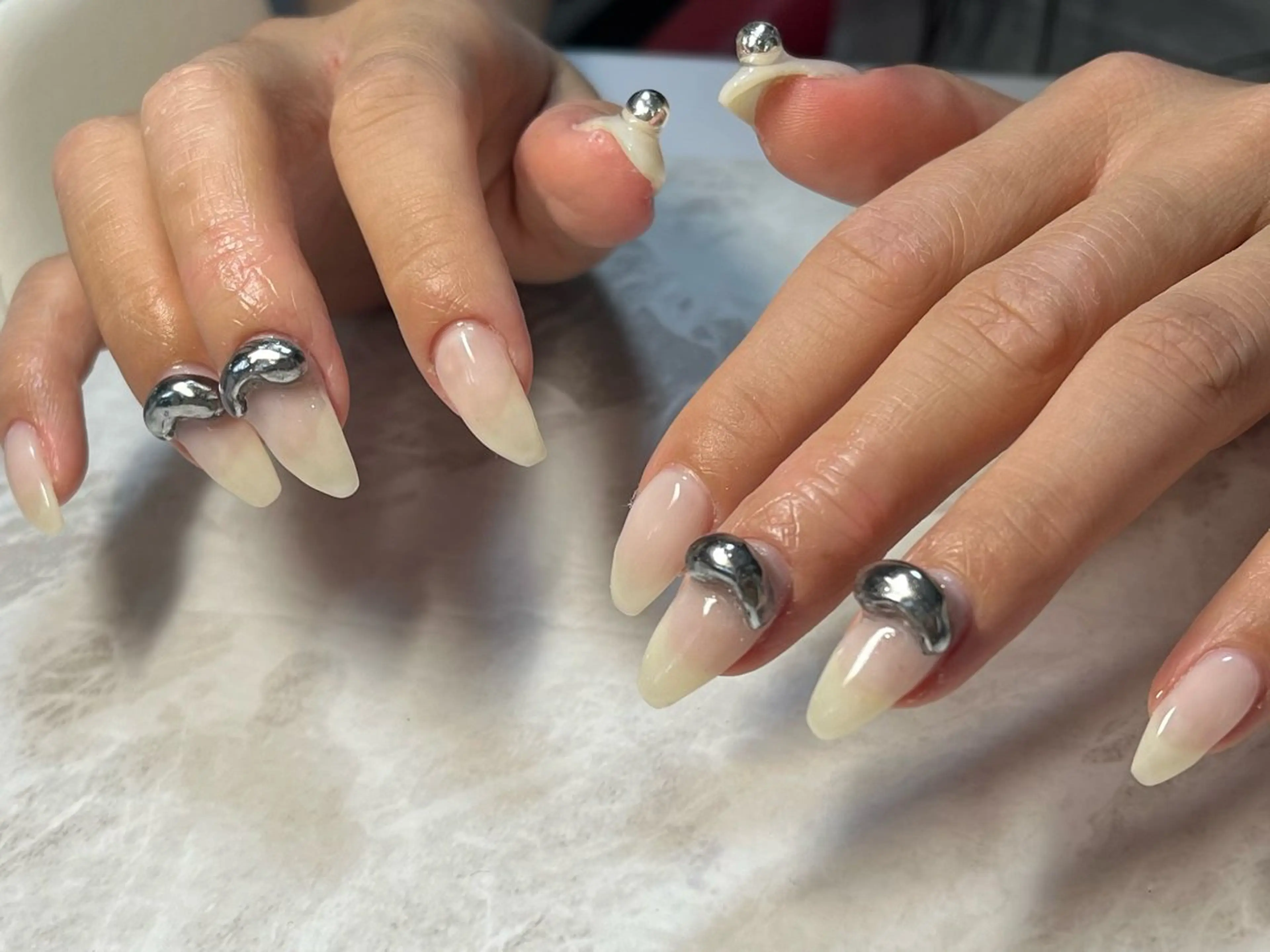 ネイル フットネイル ニュアンスネイル シルバー シンプルネイル ネイル フフラ所属・nail fufla ♡yamane♡のネイルデザイン