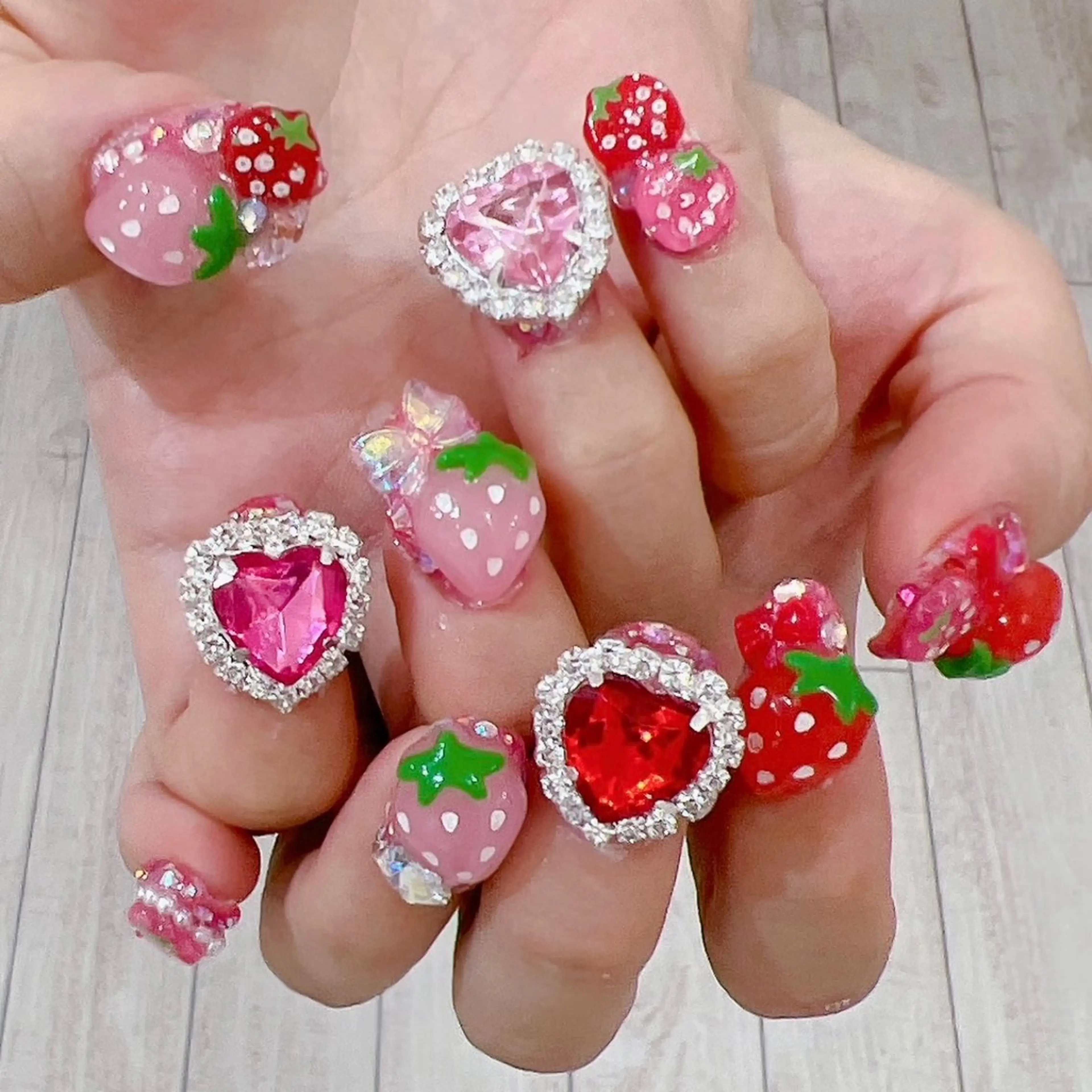 ネイル RIEKO🍒 ワンホン♡推しネイルのネイルデザイン