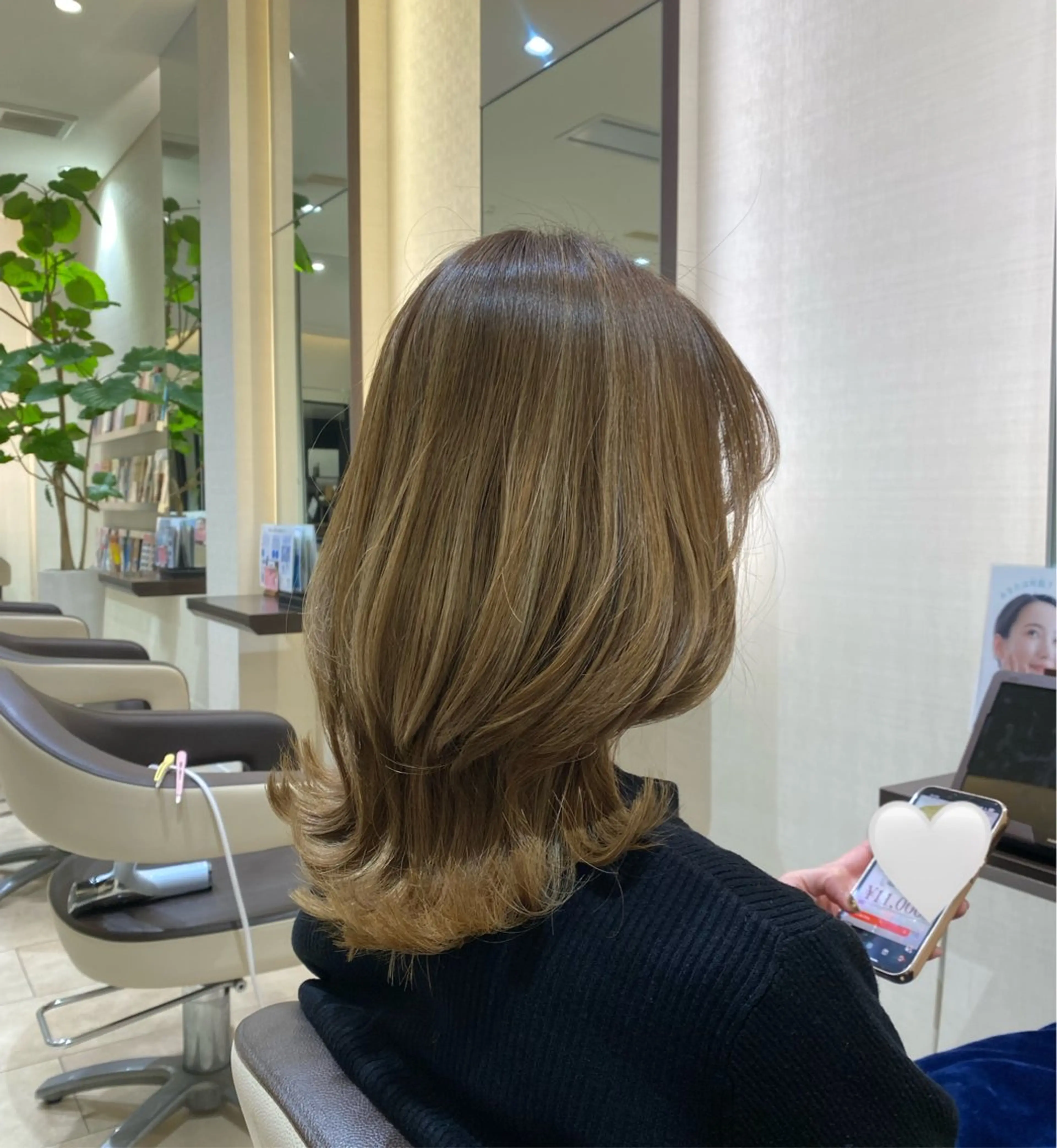 ミディアム ミディアムレイヤー レイヤーカット CARDIA LUSSO所属・松下 美希のヘアスタイル