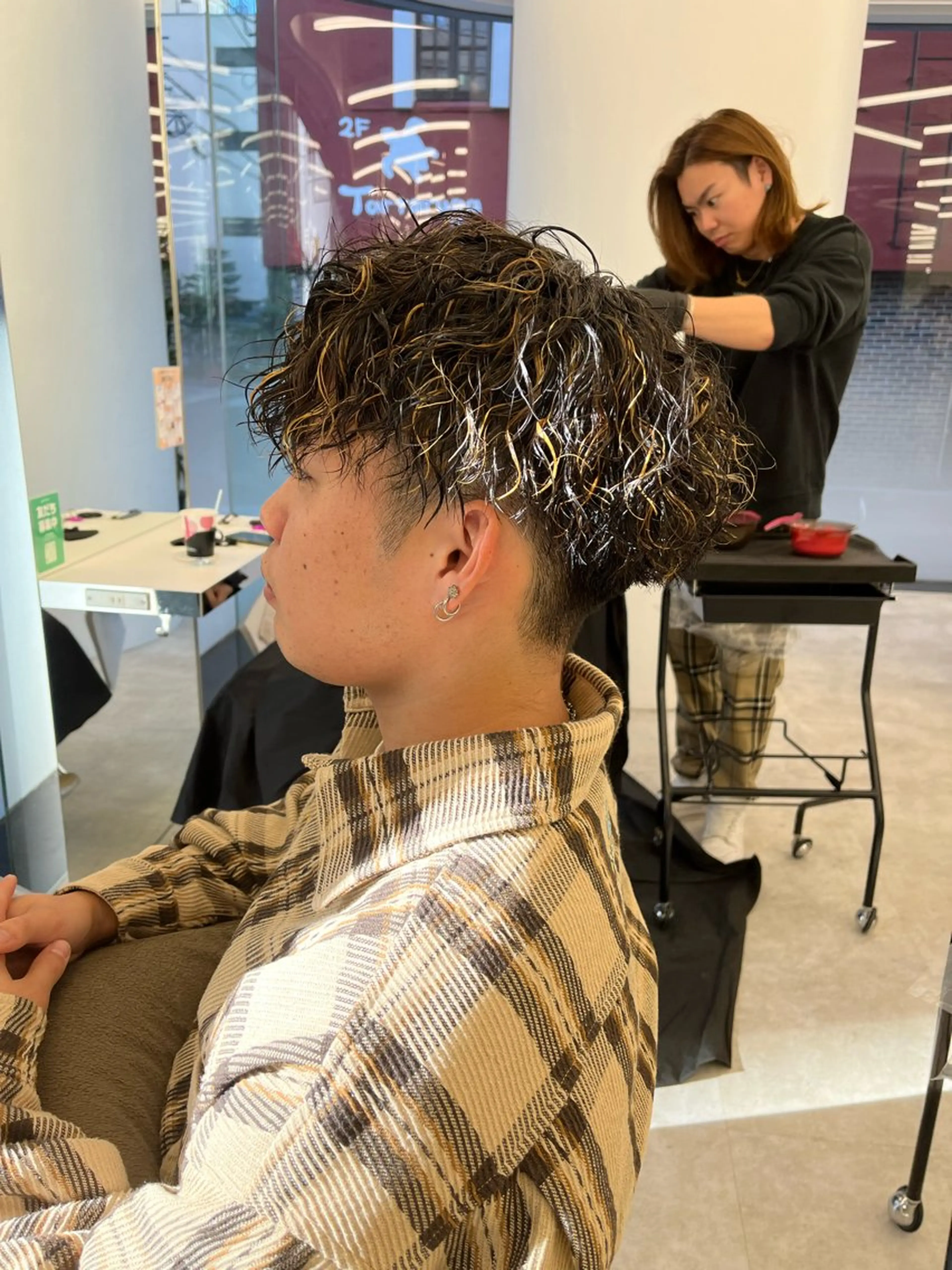 カラー パーマ メンズ メンズハイライト ハイライトカラー カット パーマ トリートメント 森龍馬 メンズ専門美容師のヘアスタイル