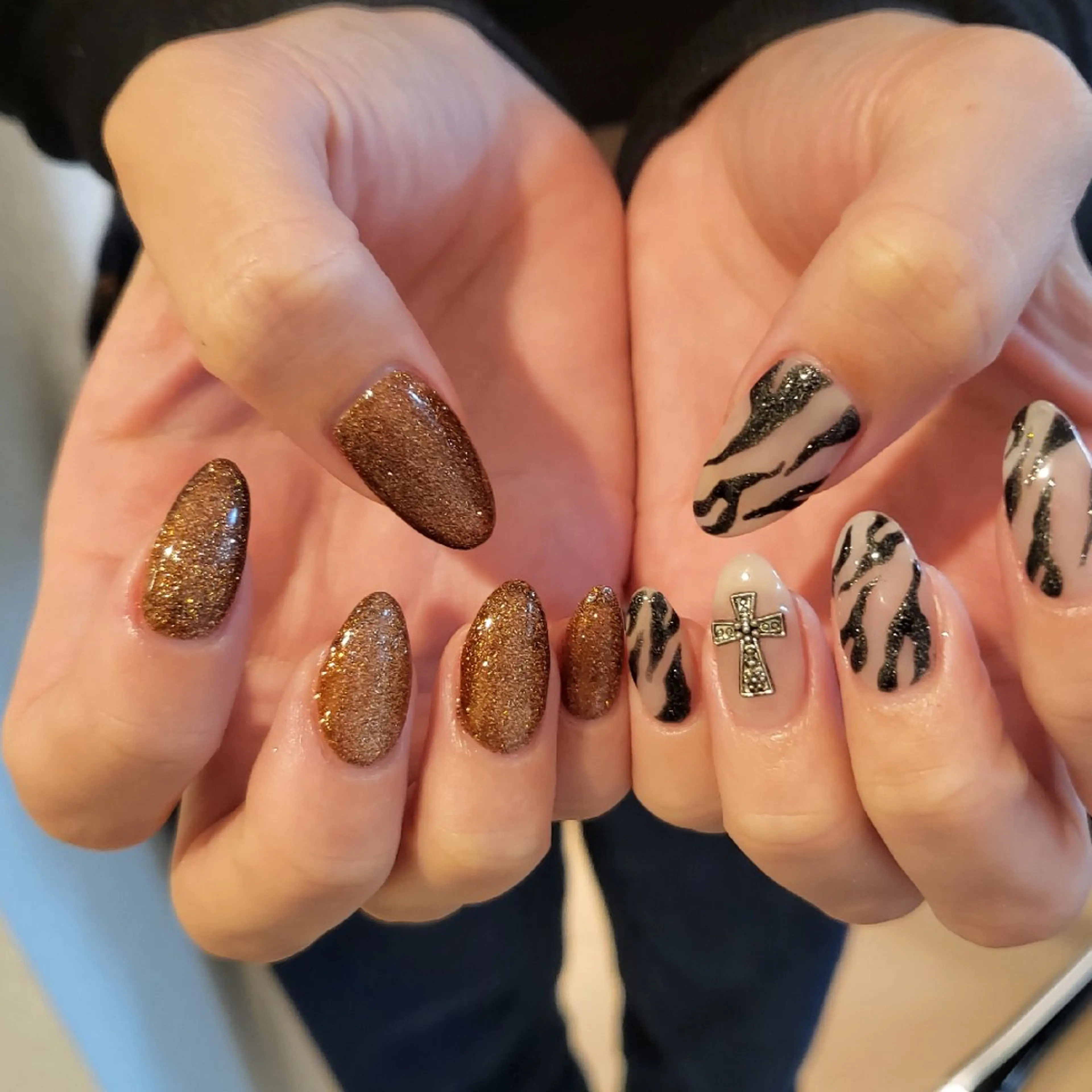 ネイル ハンドネイル フットネイル ハンドケア ease NAIL SALONのネイルデザイン