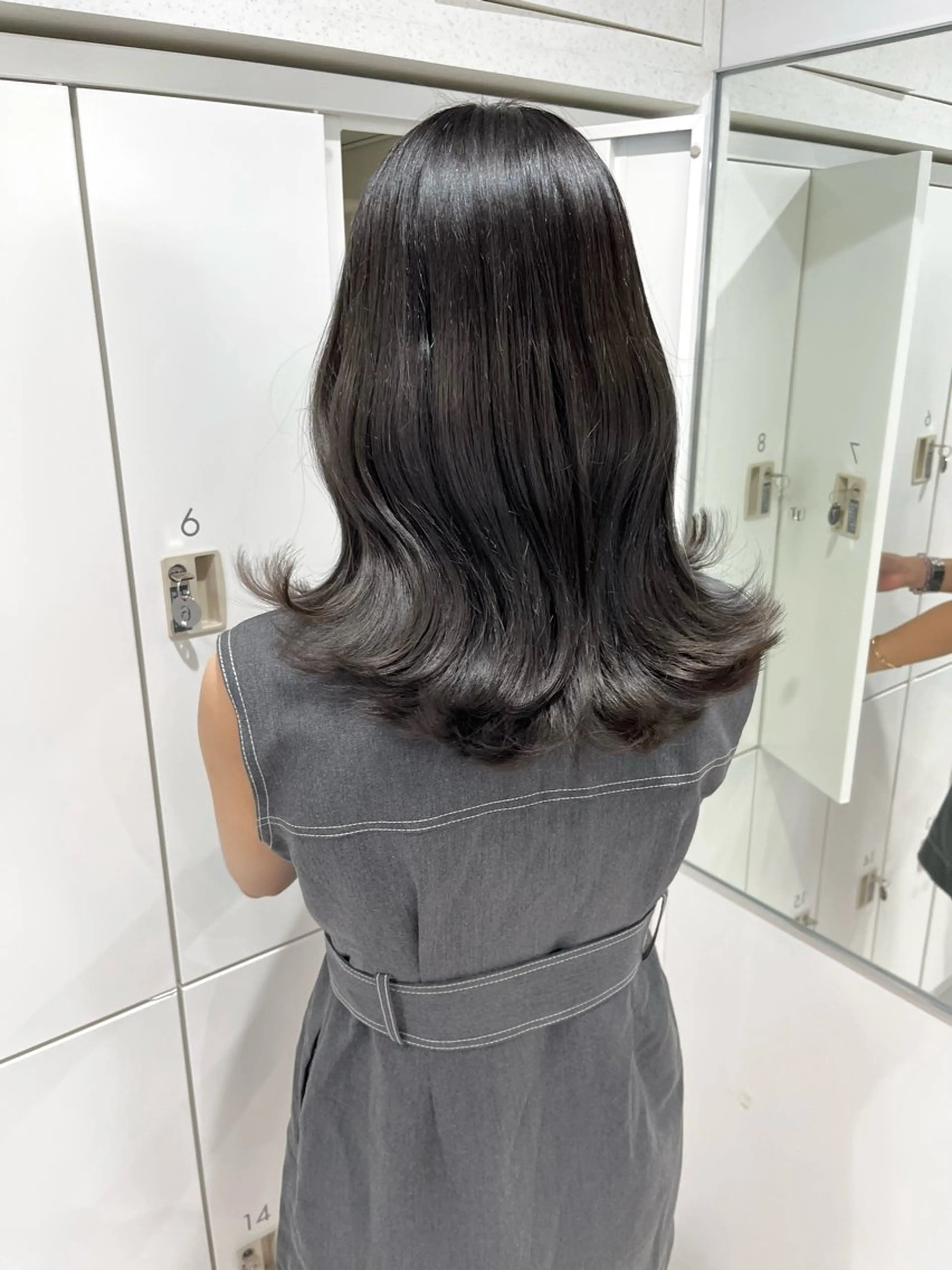 ミディアム カラー ミディアムレイヤー グレージュ レイヤーカット カット ヘアカラー トリートメント 韓国レイヤー/新宿/ 髪質改善/岡崎のヘアスタイル