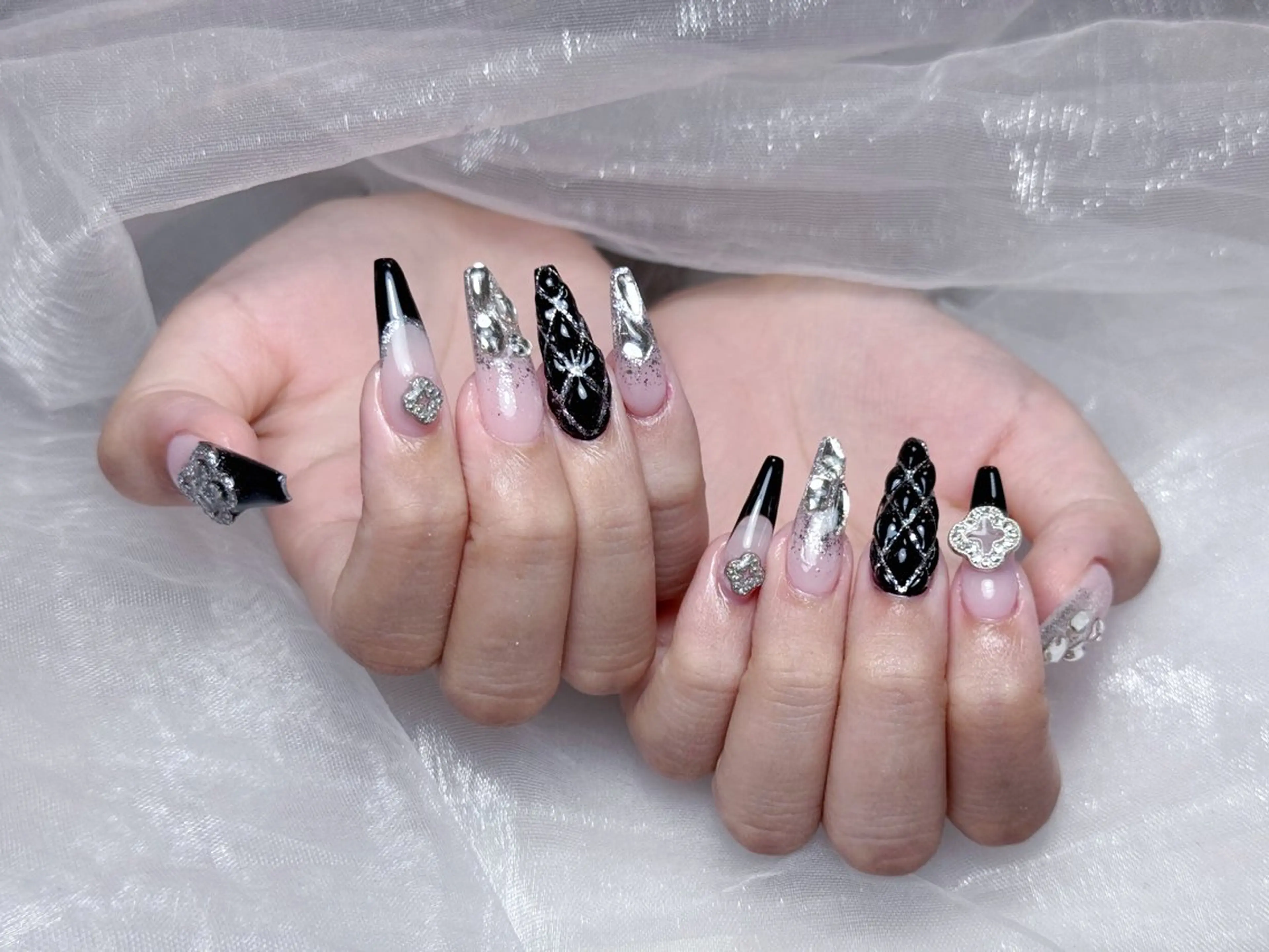 ネイル アートネイル 成人式 ジェルネイル ニュアンスネイル 夏ネイル ハンドネイル Jenn Nail_ ヘビのネイルデザイン