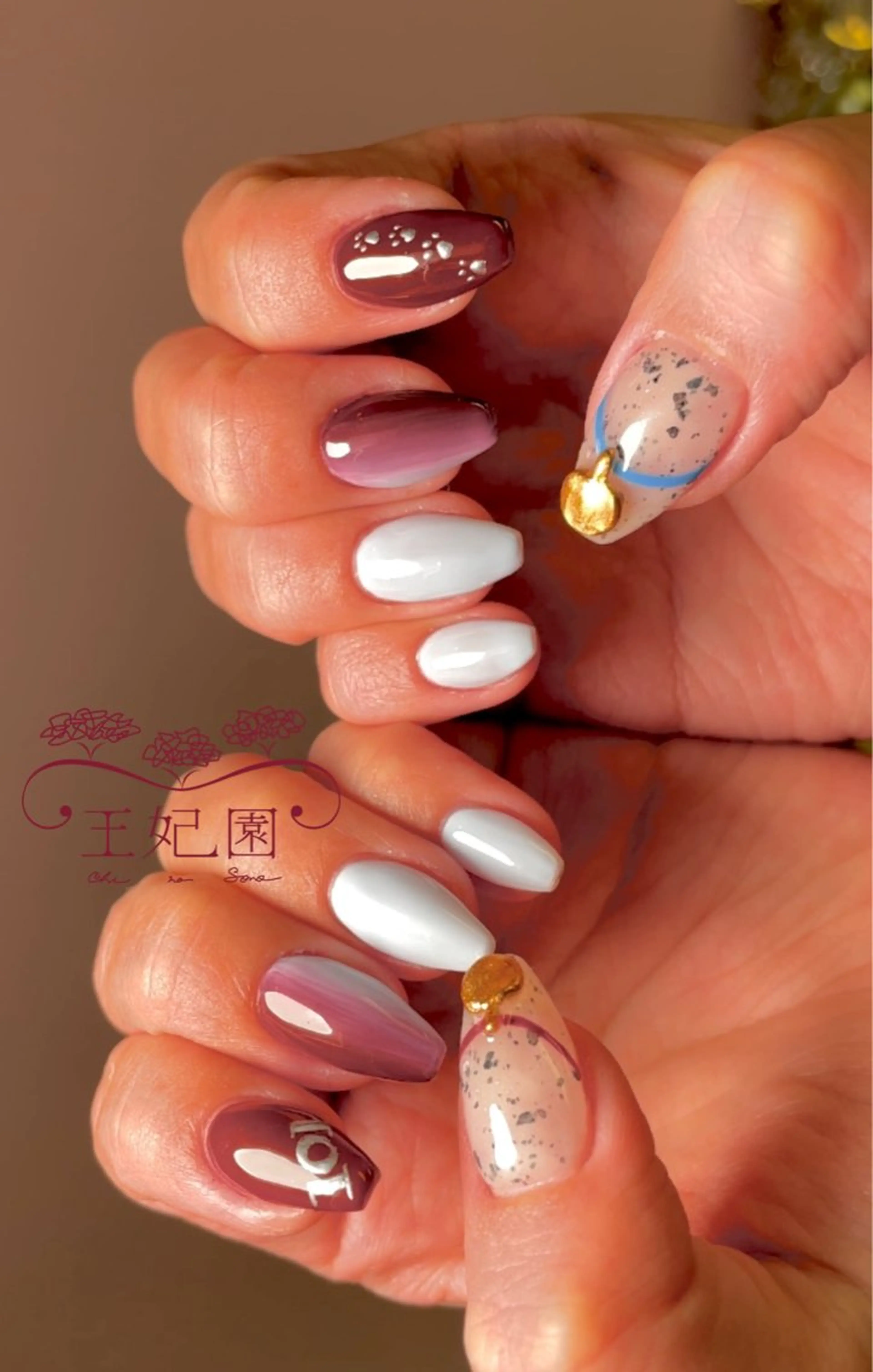 ネイル フラッシュネイル フレンチネイル ガラスフレンチ 冬ネイル クリスマス nail salon王妃の園所属・王妃の園 ohinosonoのネイルデザイン