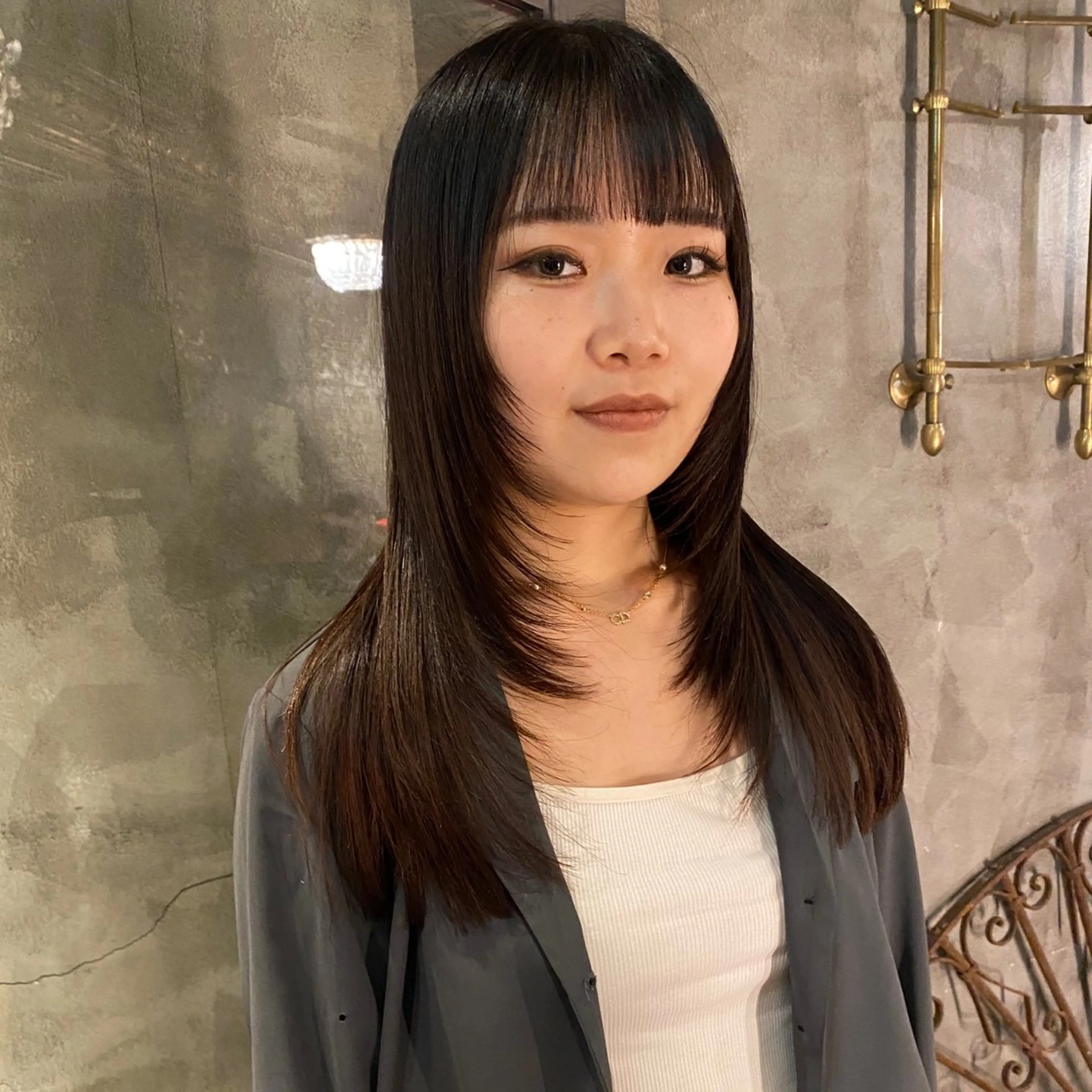 セミロング 顔まわりレイヤー レイヤーカット カット トリートメント ◽️モードヘア◽️ SHOUTOのヘアスタイル