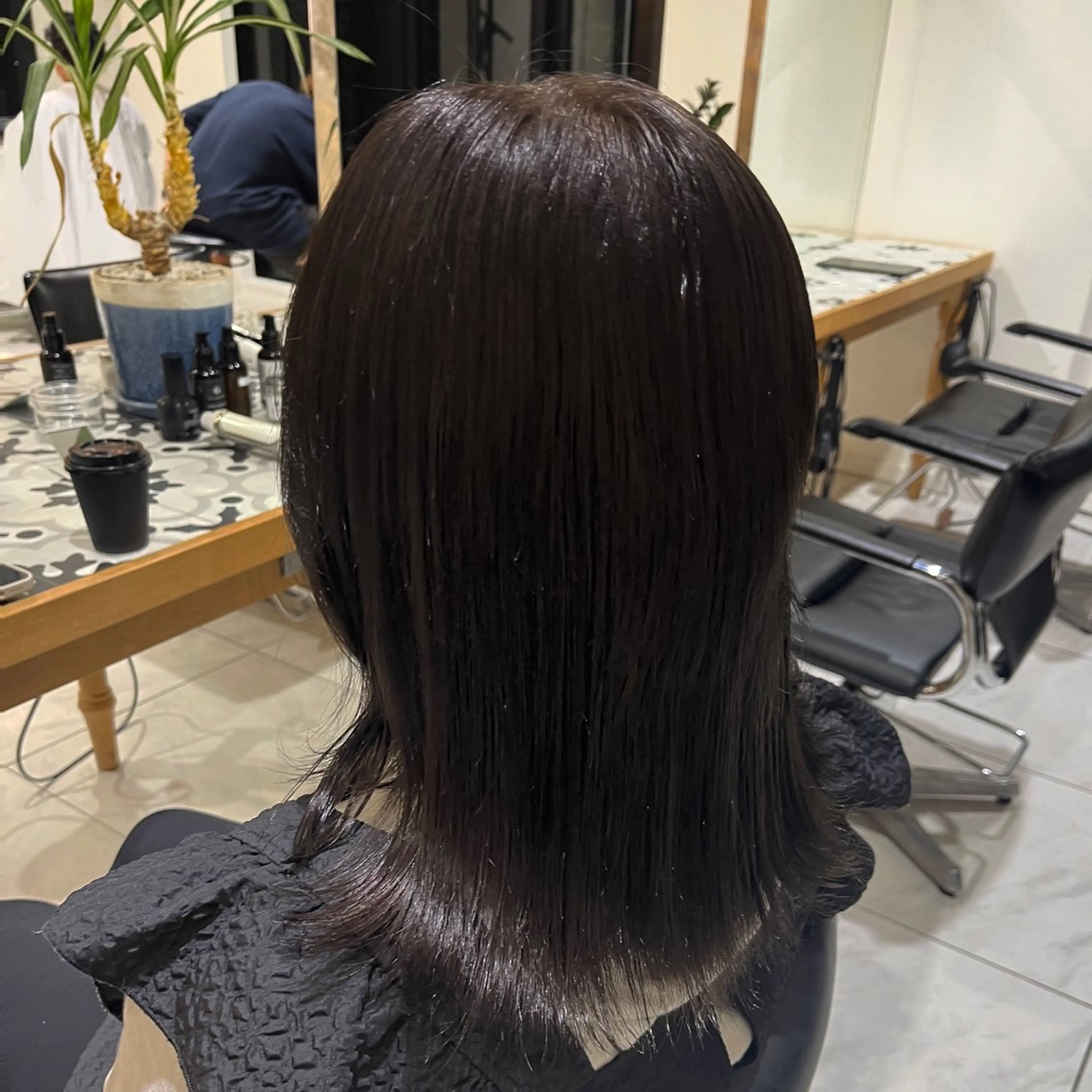 セミロング カラー ナミ🩶暗髪/暖色 ❤️/透明感/縮毛のヘアスタイル