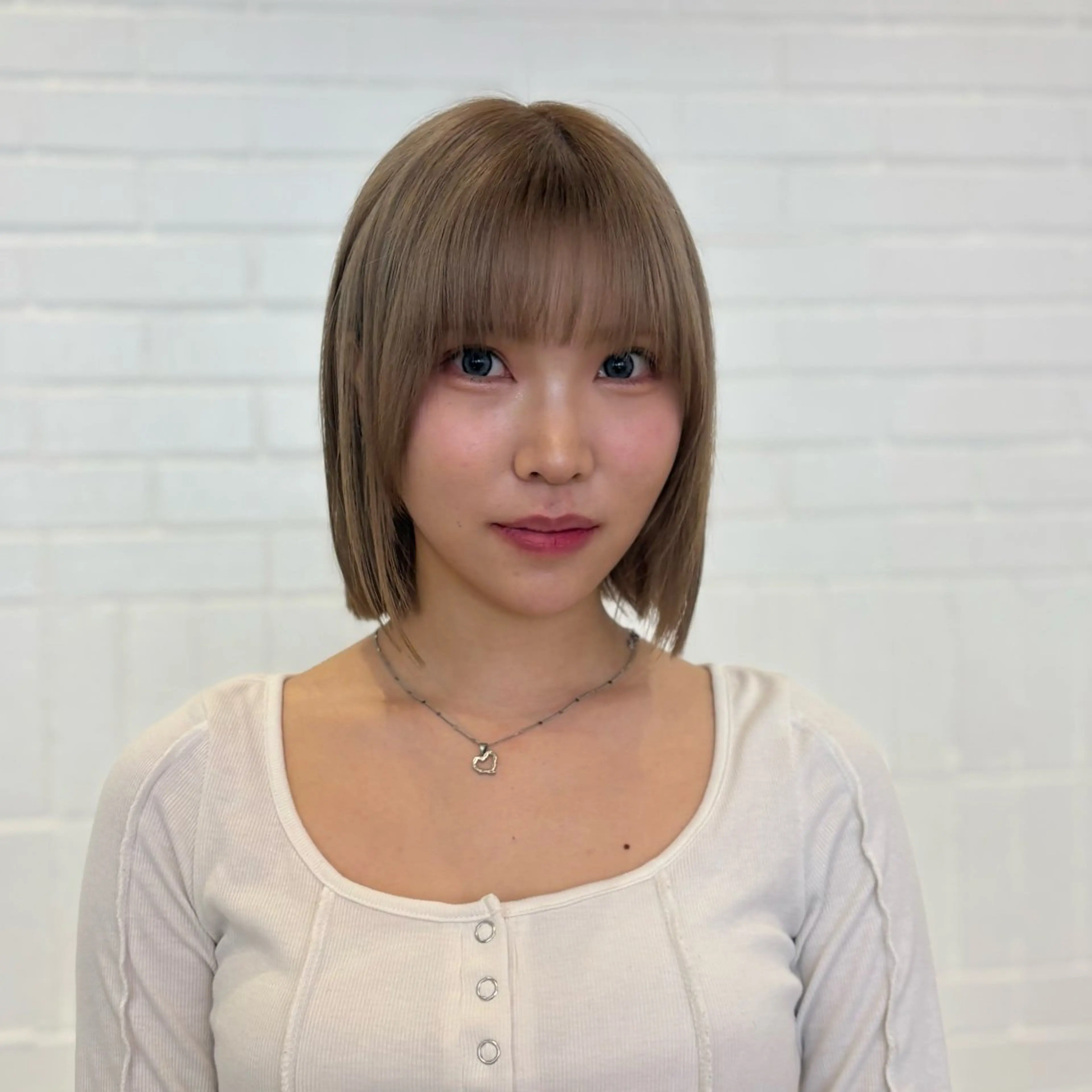 セミロング カラー ヘアカラー トリートメント ハイトーン×デザイン 🪽🫧HIKARIのヘアスタイル