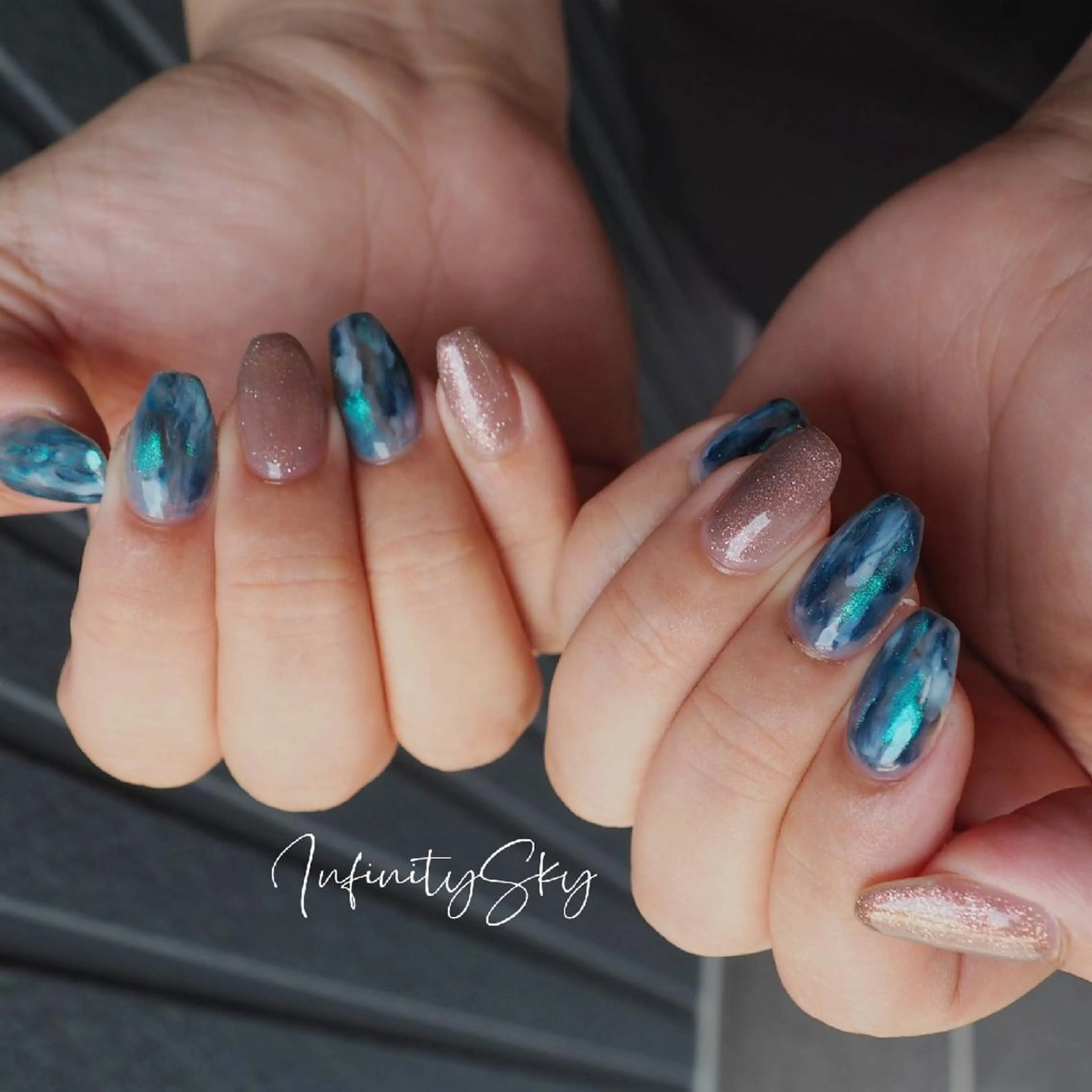 ネイル キラキラネイル ニュアンスネイル infinity skyのネイルデザイン