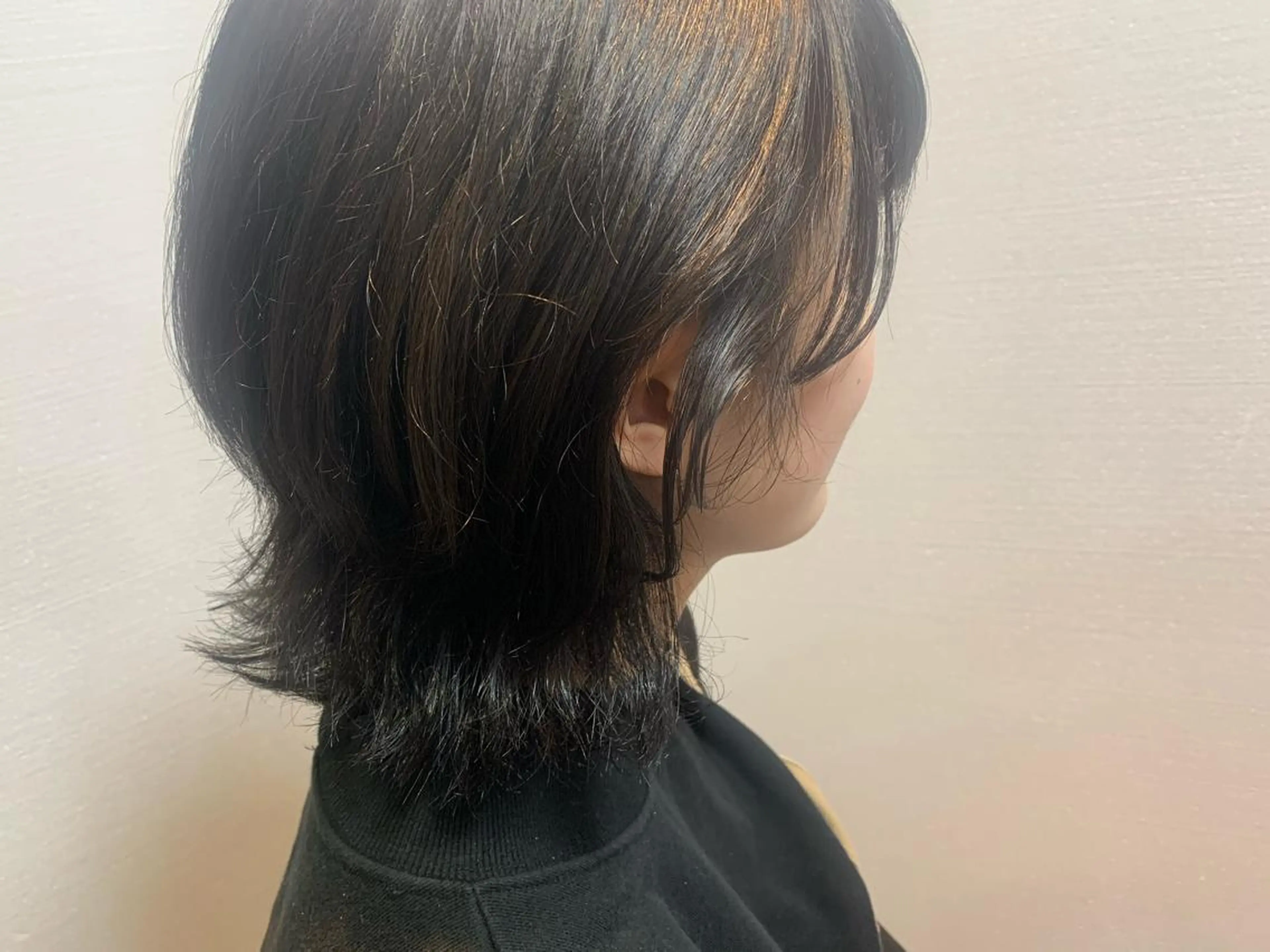 ミディアム カラー ウルフカット 【Uneユヌ】菊地 春那のヘアスタイル
