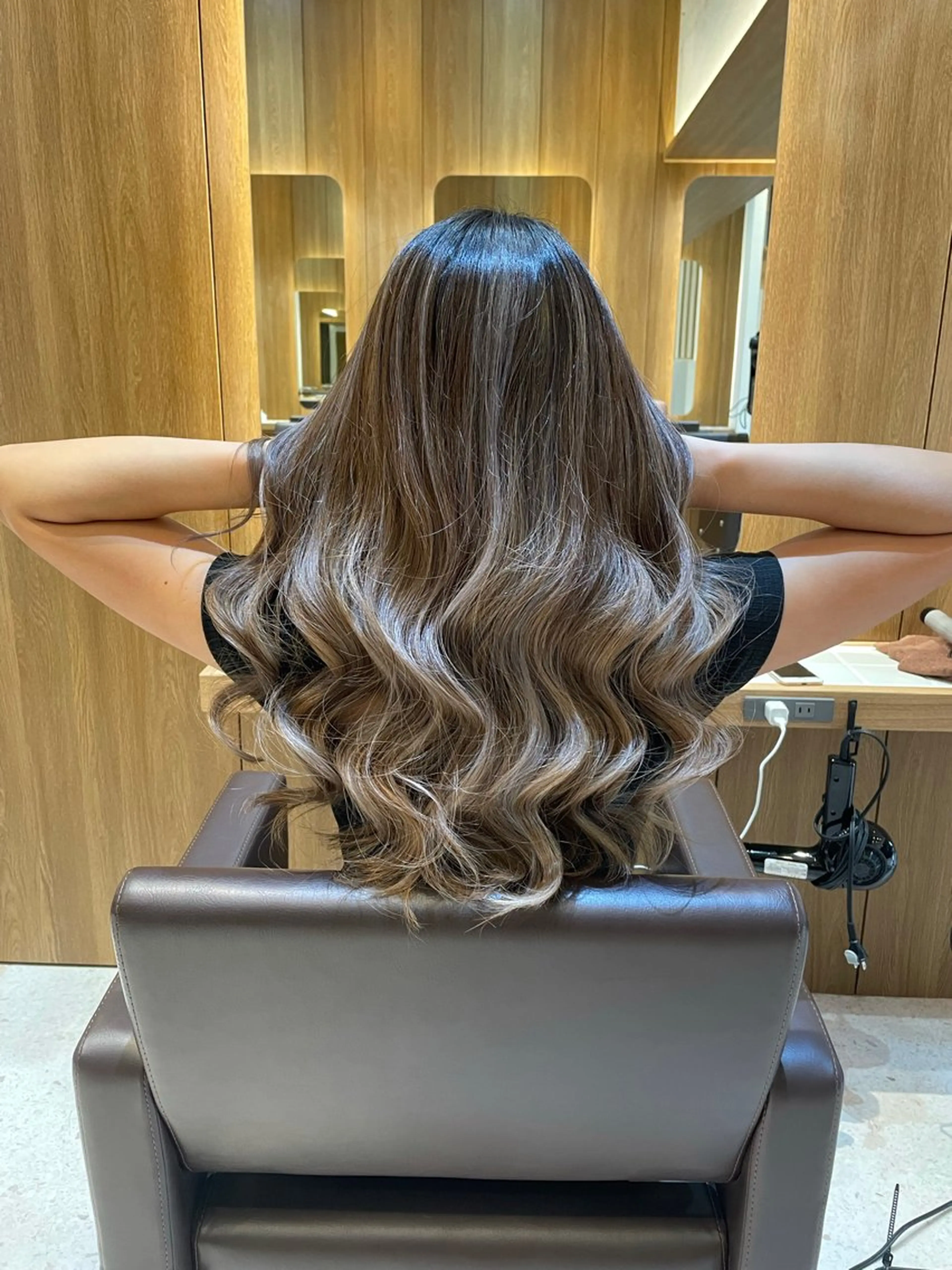 セミロング カラー ブリーチ ハイライトカラー ハイライト ヘアカラー 小島 仁美のヘアスタイル