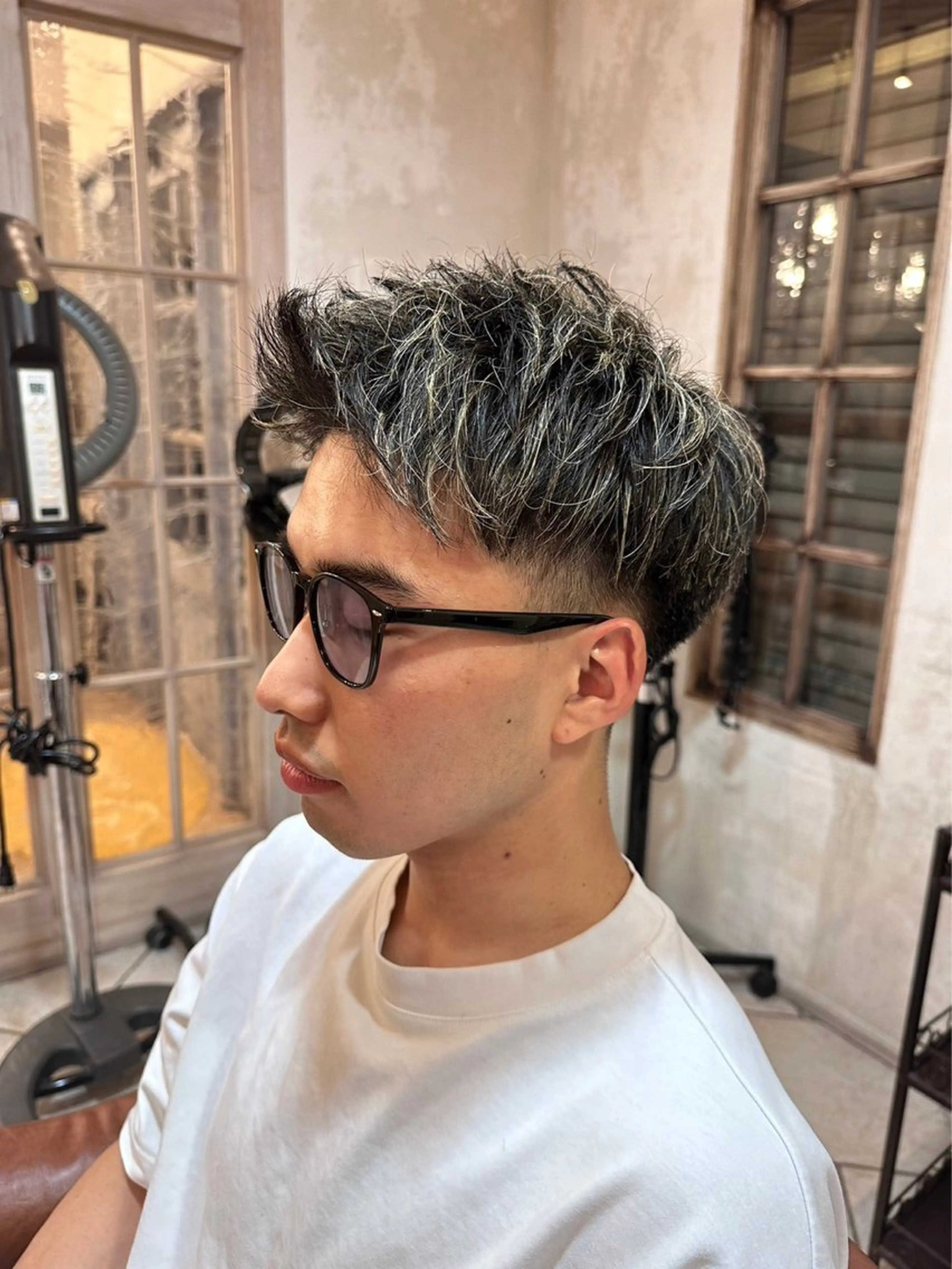 カラー メンズ アップバング メンズメッシュ ブロンド メッシュ amie by afloat所属・レイヤーカット メンズヘア/伊藤　匠のヘアスタイル
