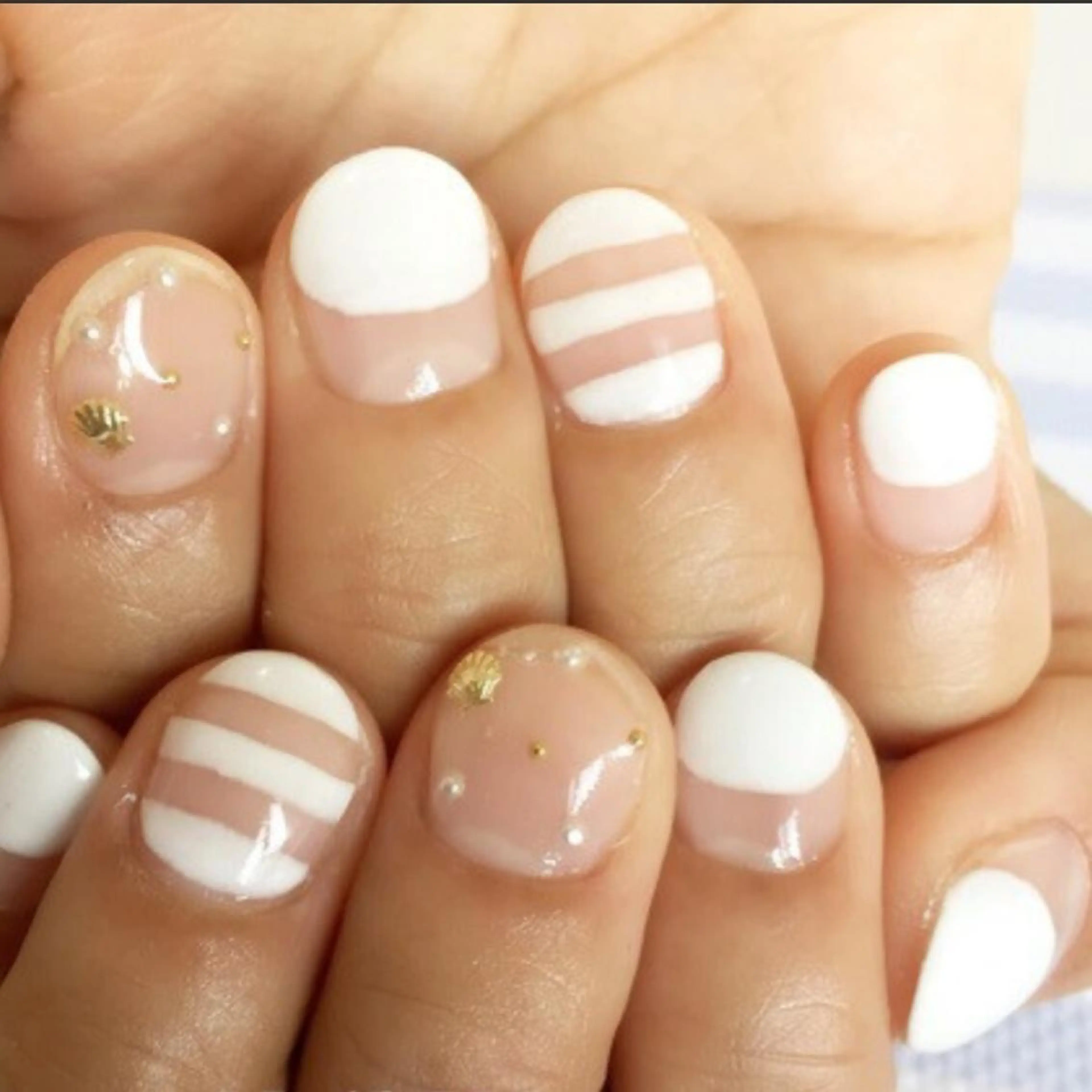 ネイル ボーダー フレンチネイル グランドソレイユ (駐輪場あり)のネイルデザイン