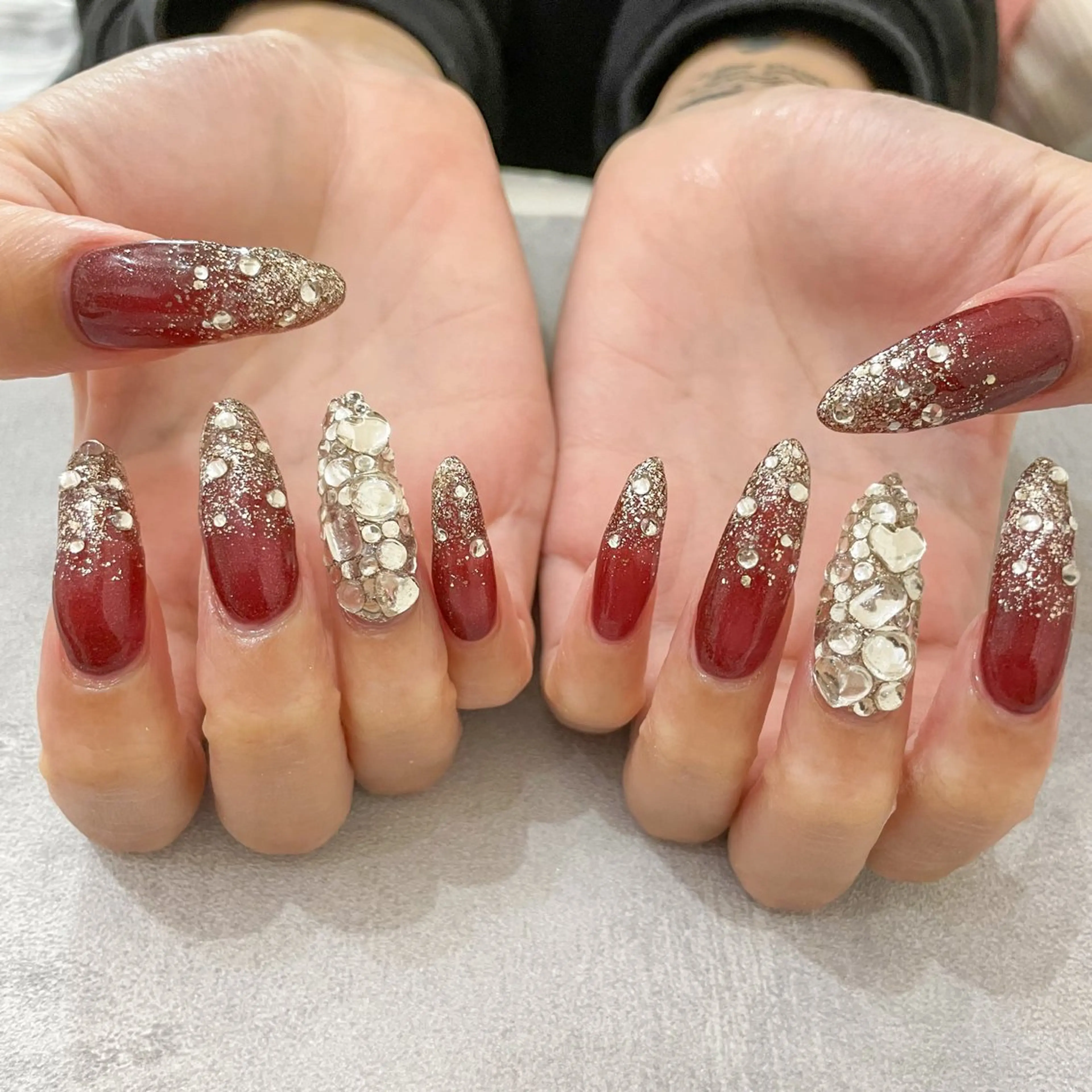 ネイル ハンドネイル ゴテゴテ💙ワンホン リオナのネイルデザイン