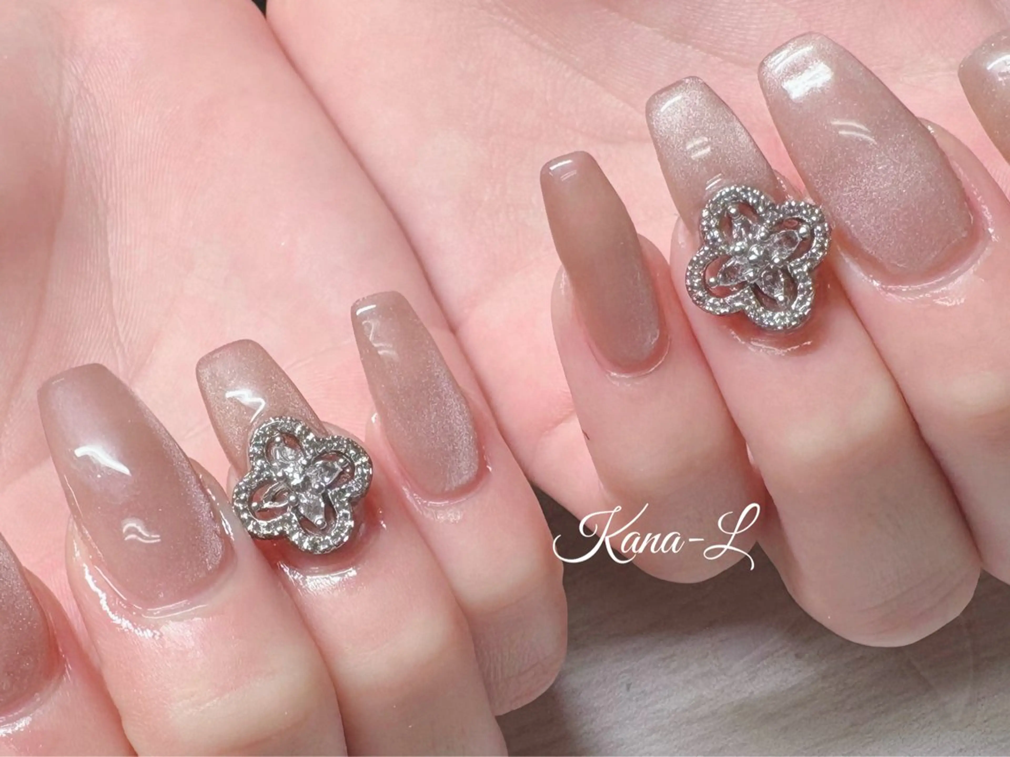 ネイル 芦辺 香奈のネイルデザイン