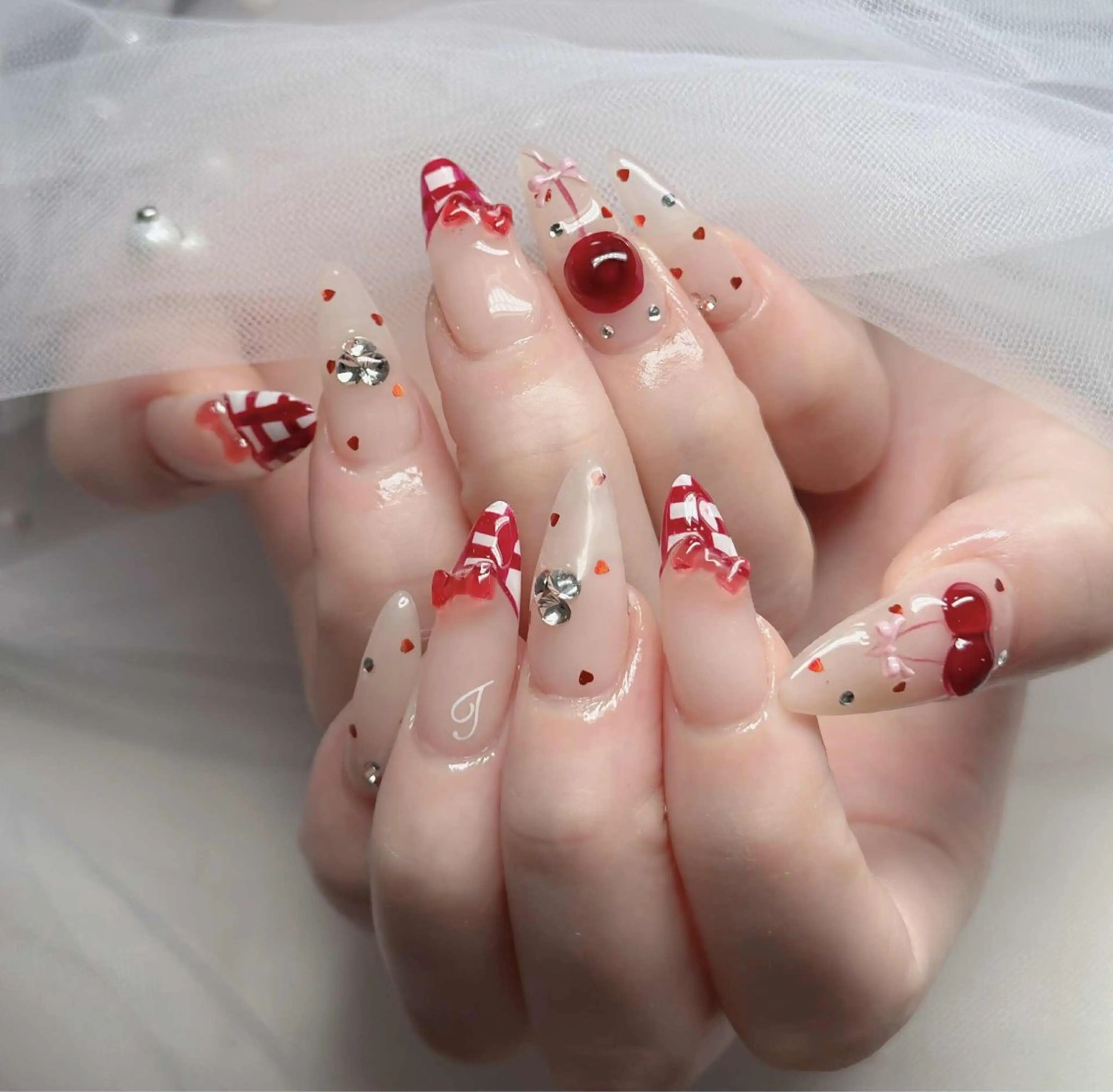 ネイル フレンチネイル ジェルネイル ガラスフレンチ ハロウィン ハート H.baby nail所属・H.baby Nail Salonのネイルデザイン