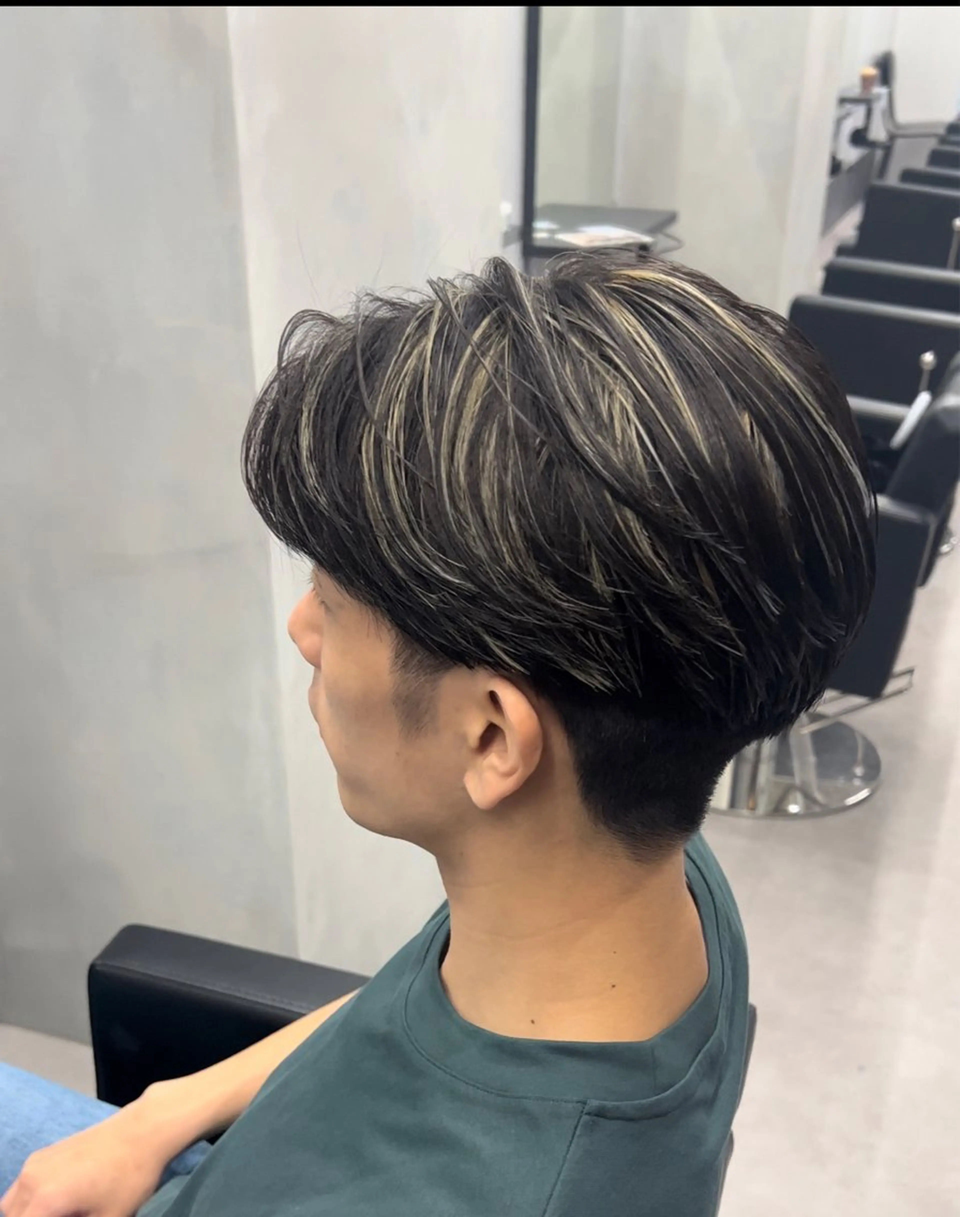 カラー メンズ メンズハイライト ハイライトカラー 【メンズ特化美容師】 🐍NAO🐍のヘアスタイル