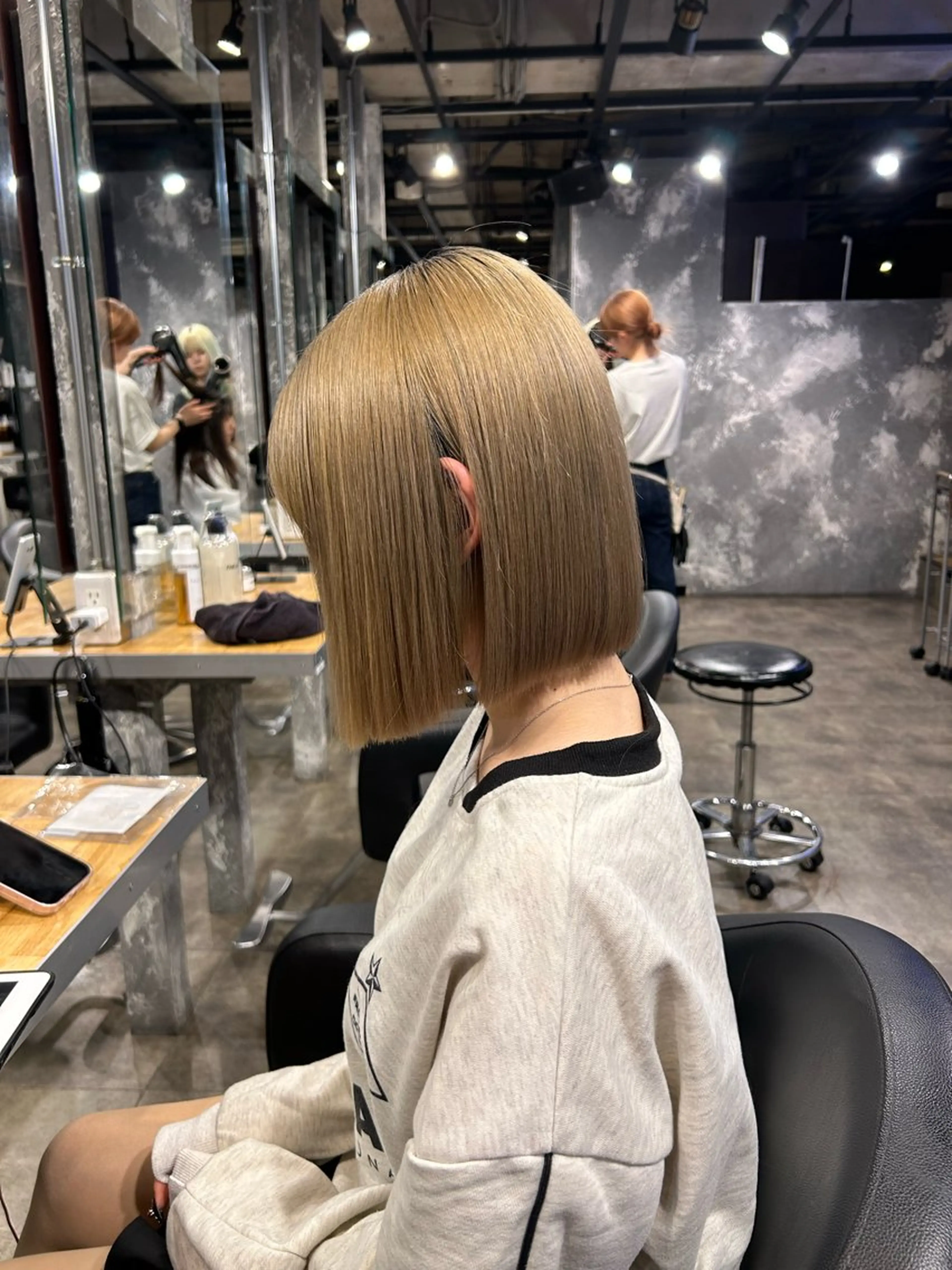 ショート カラー 切りっぱなしボブ ボブ 韓国風ヘア カット ヘアカラー トリートメント ヘアセット 🫧ハイトーン🫧 TOPstylistのヘアスタイル