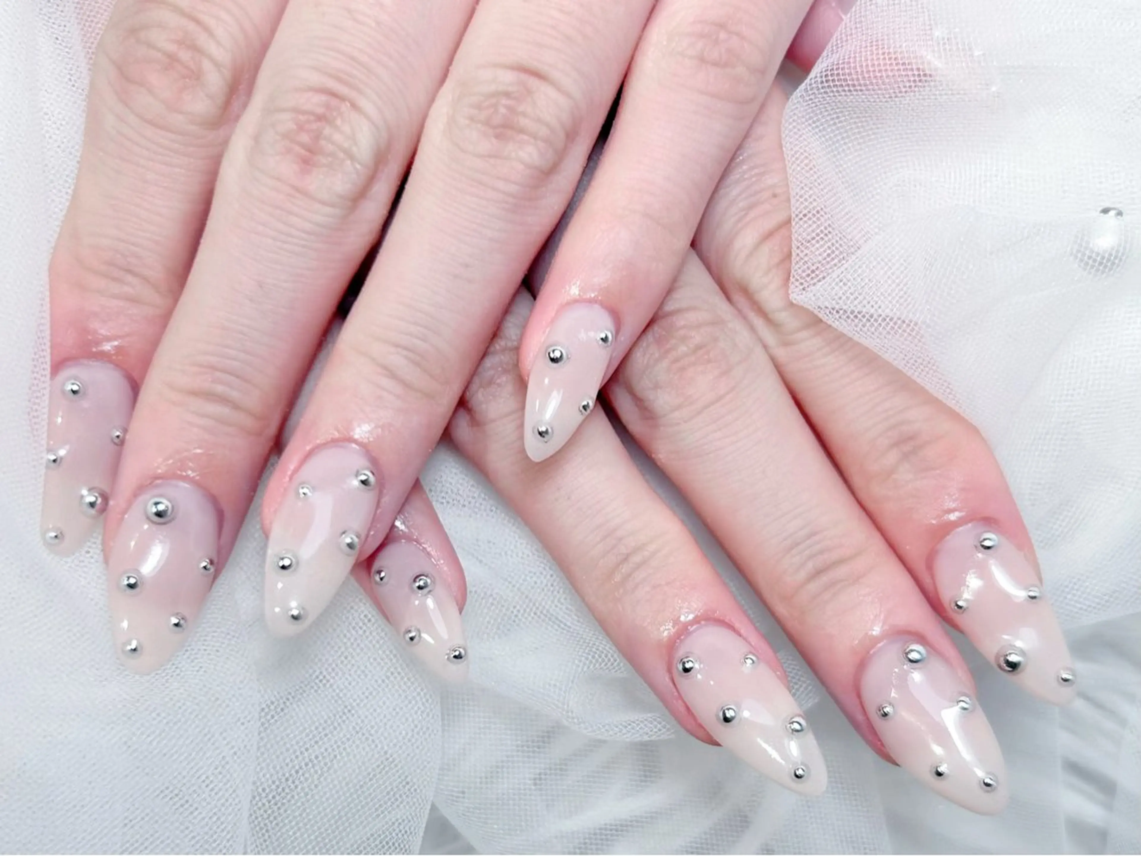 ネイル アートネイル 桜ネイル フレンチネイル ガラスフレンチ グラデーション ハンドネイル ハンドケア ミナ🌈 Laule'aのネイルデザイン