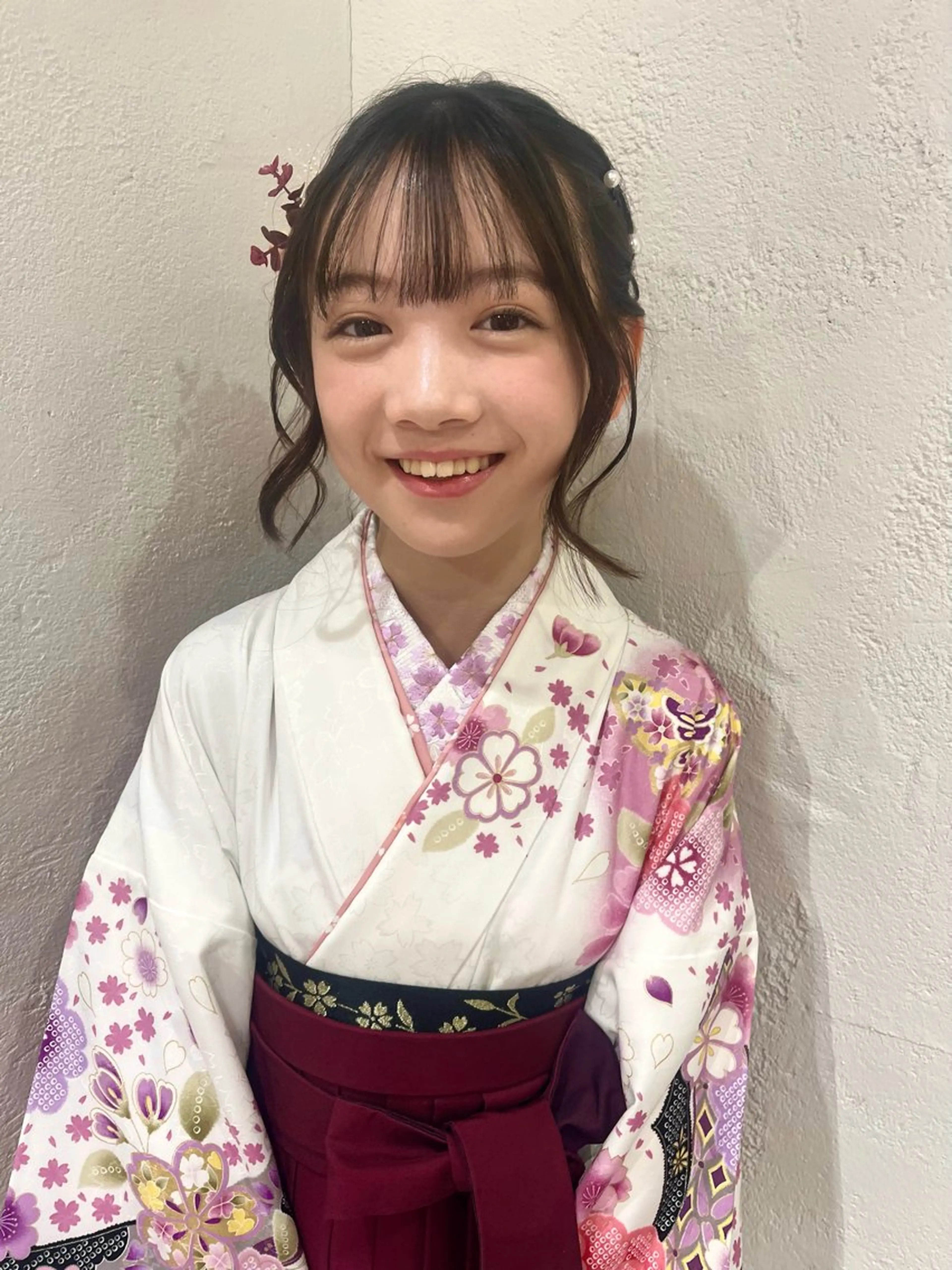 セミロング ヘアアレンジ キッズ 子どものヘアアレンジ 卒業式のヘアスタイル 学生 着付け ボブ・レイヤー／ ベージュカラーのヘアスタイル