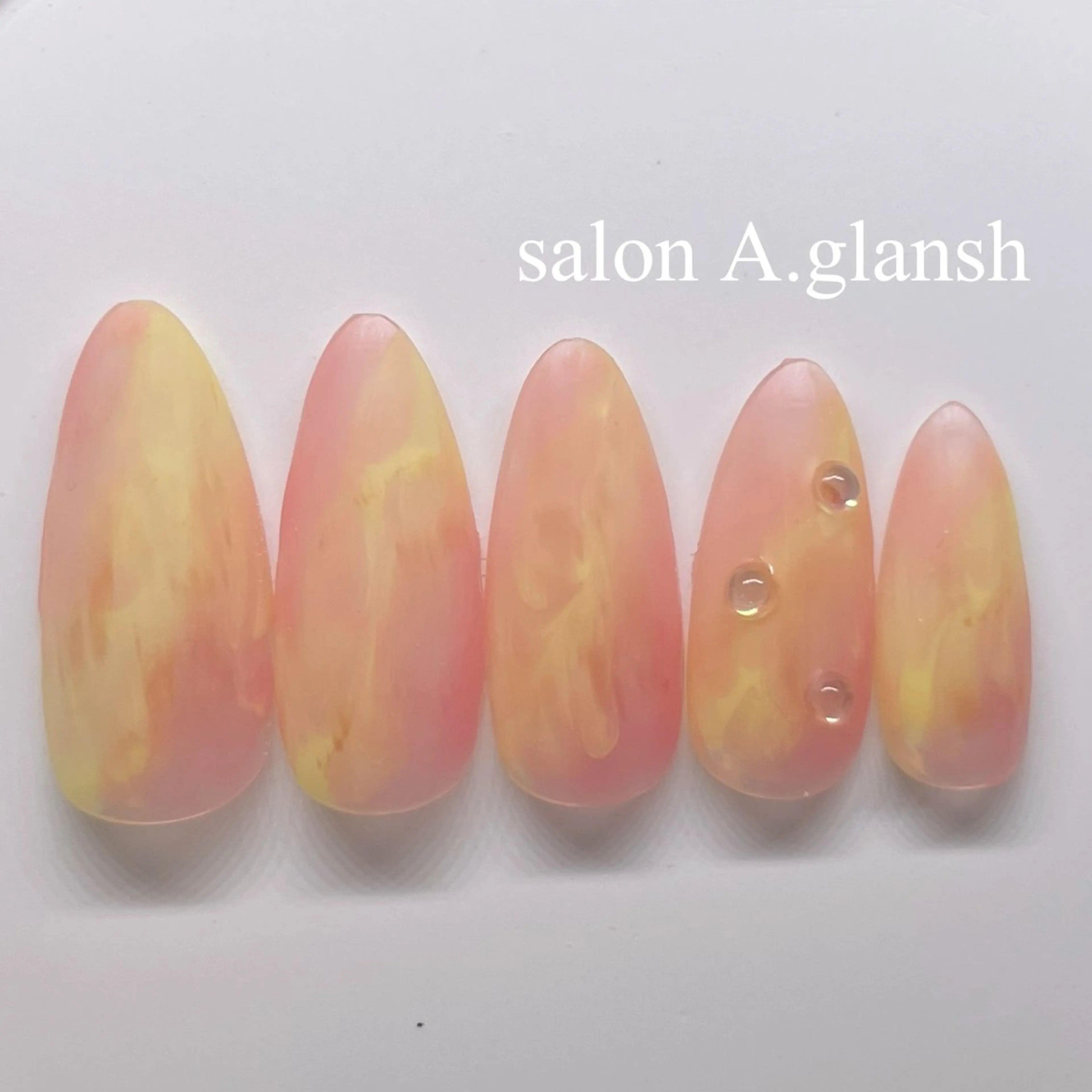 ハンドネイル salon A.glansh所属・肌質改善salon♪ 効果がわかる♪南森町のネイルデザイン