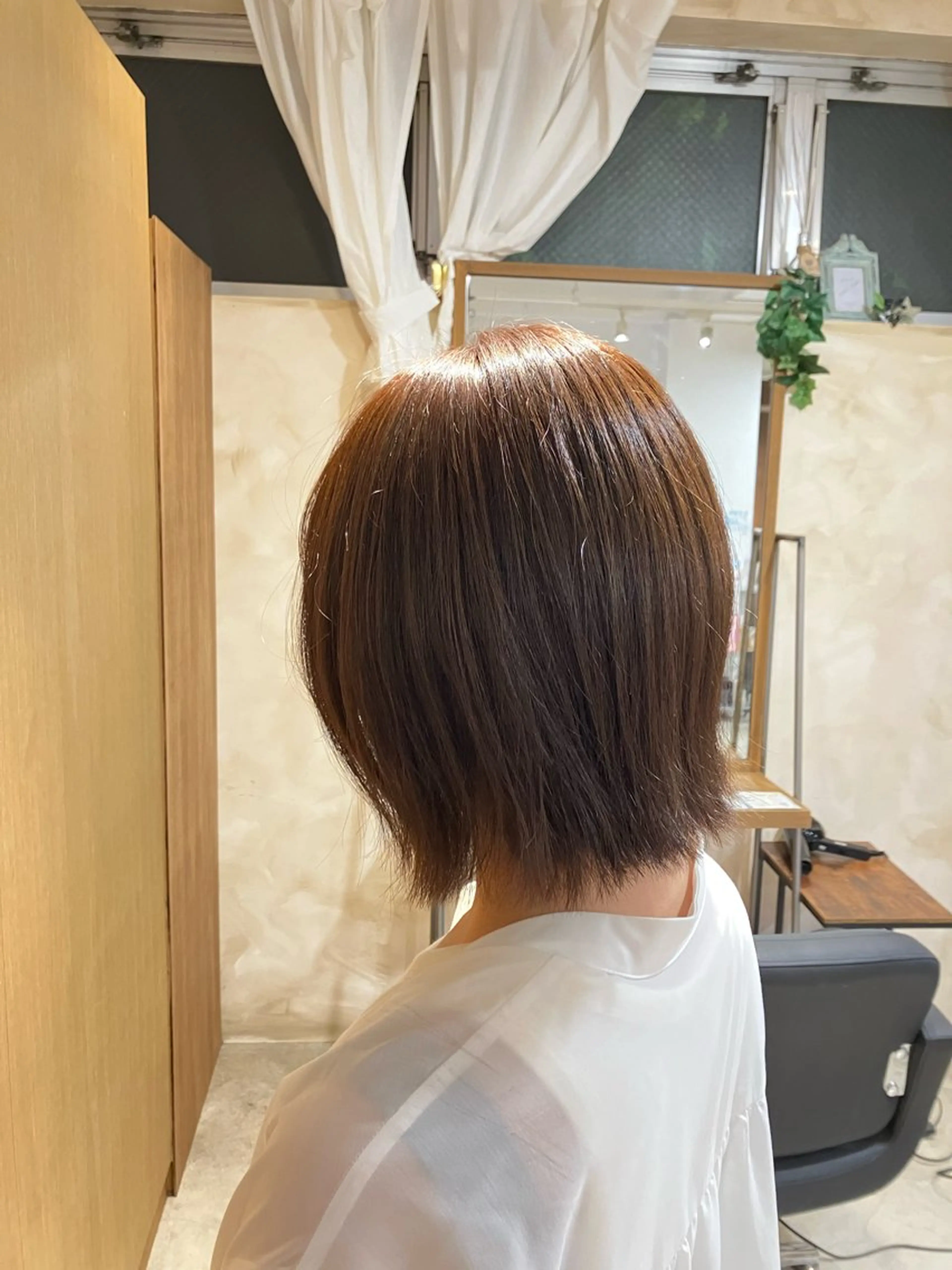 ミディアム カラー オリーブカラー ボブ 外ハネヘア カット ヘアカラー トリートメント ニュアンスカラー／ メンズ🌙久住綾香のヘアスタイル