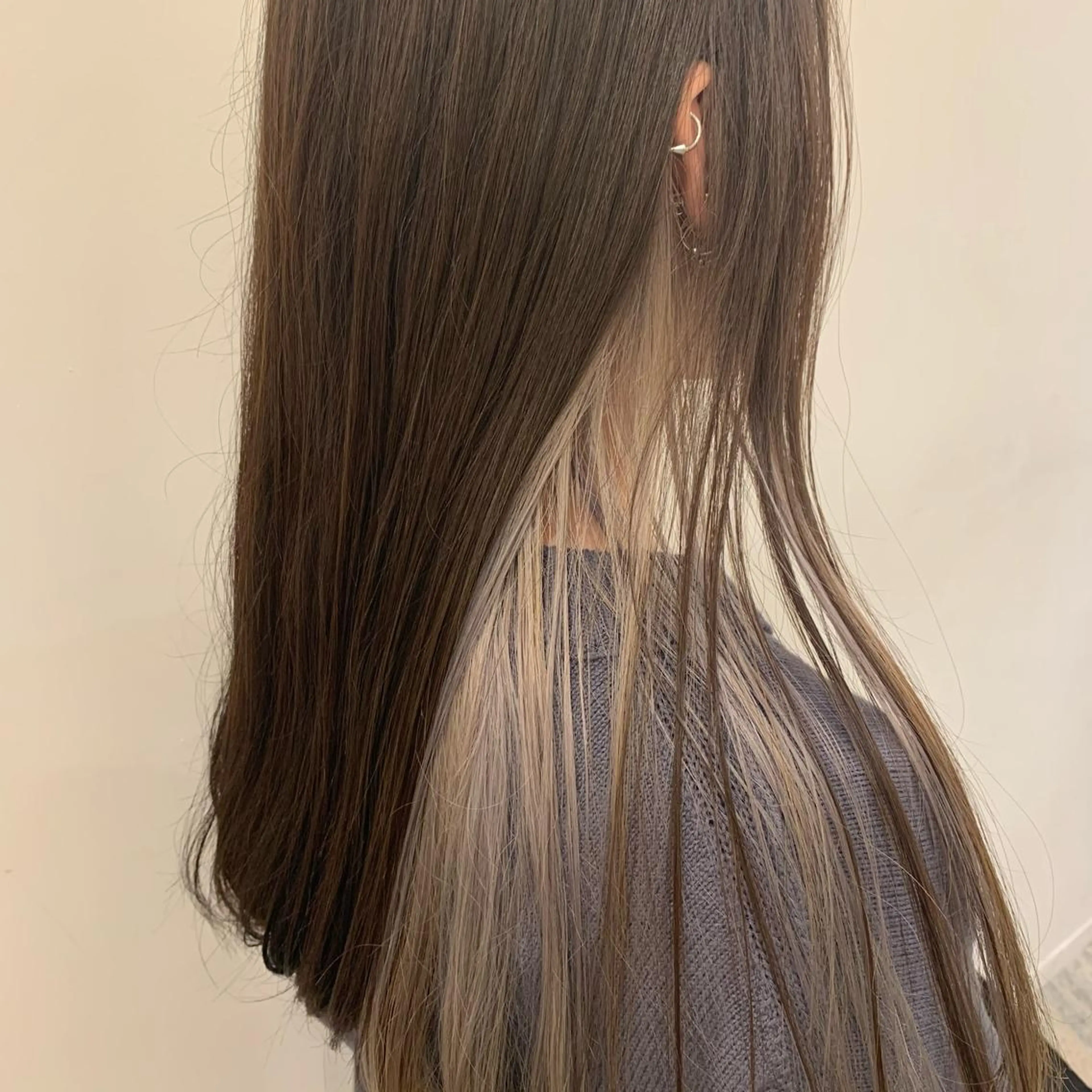 カラー ベージュカラー インナーカラー ホワイトベージュ ヘアカラー さとう あやかのヘアスタイル