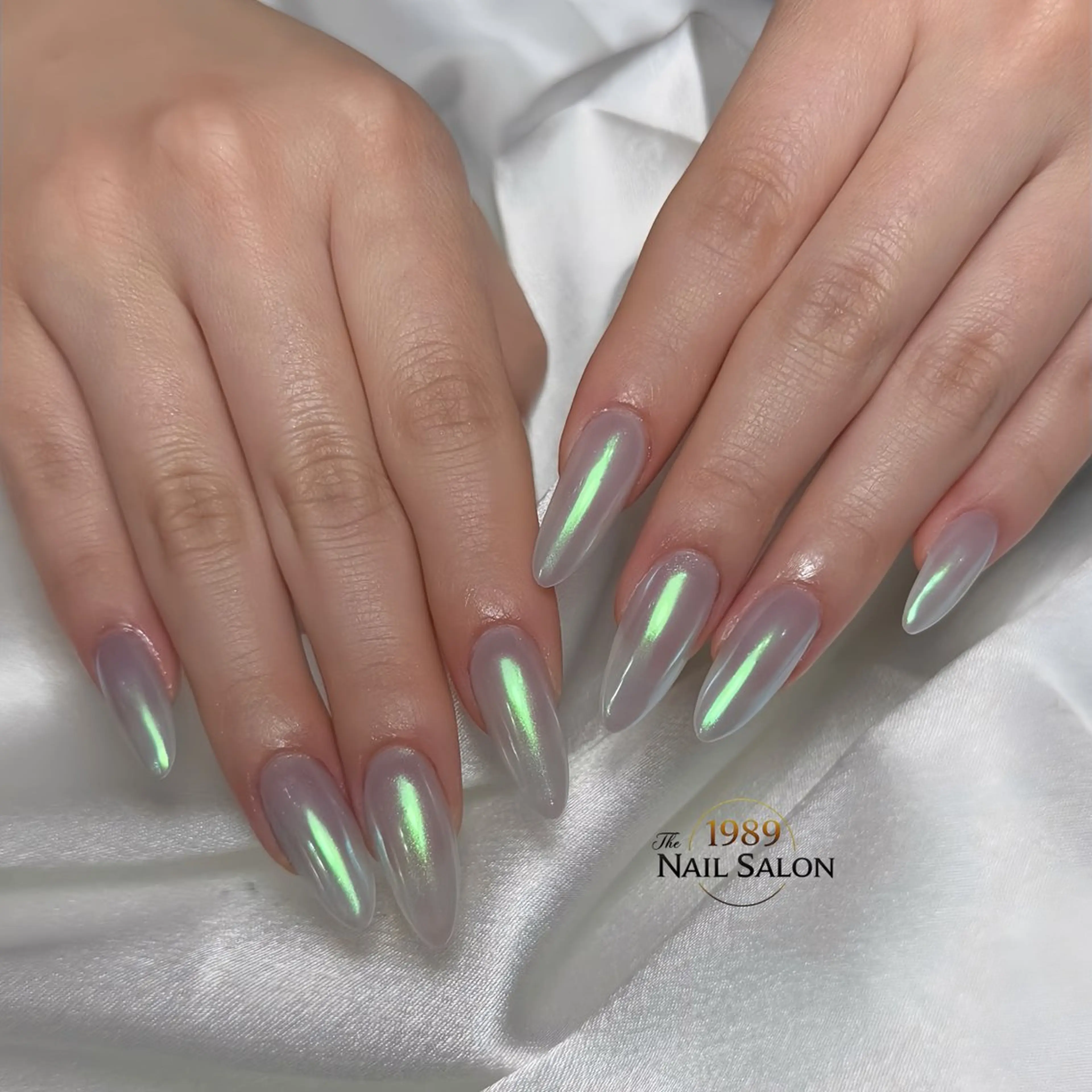 ネイル ミラーネイル ハンドネイル The 1989 Nail Salonのネイルデザイン