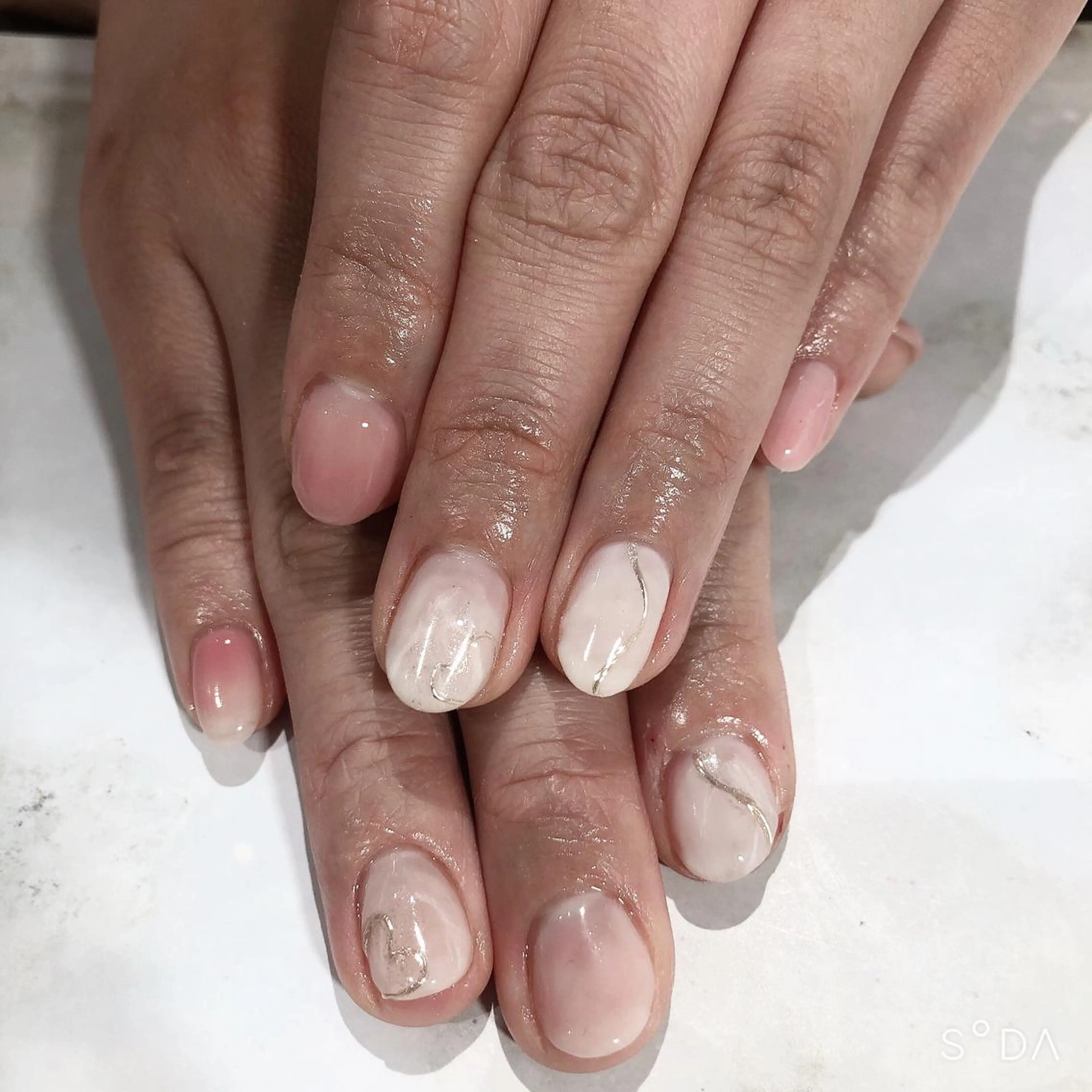 ネイル ニュアンスネイル ハンドネイル 吉野✨ ネイルデザイナー✨のネイルデザイン