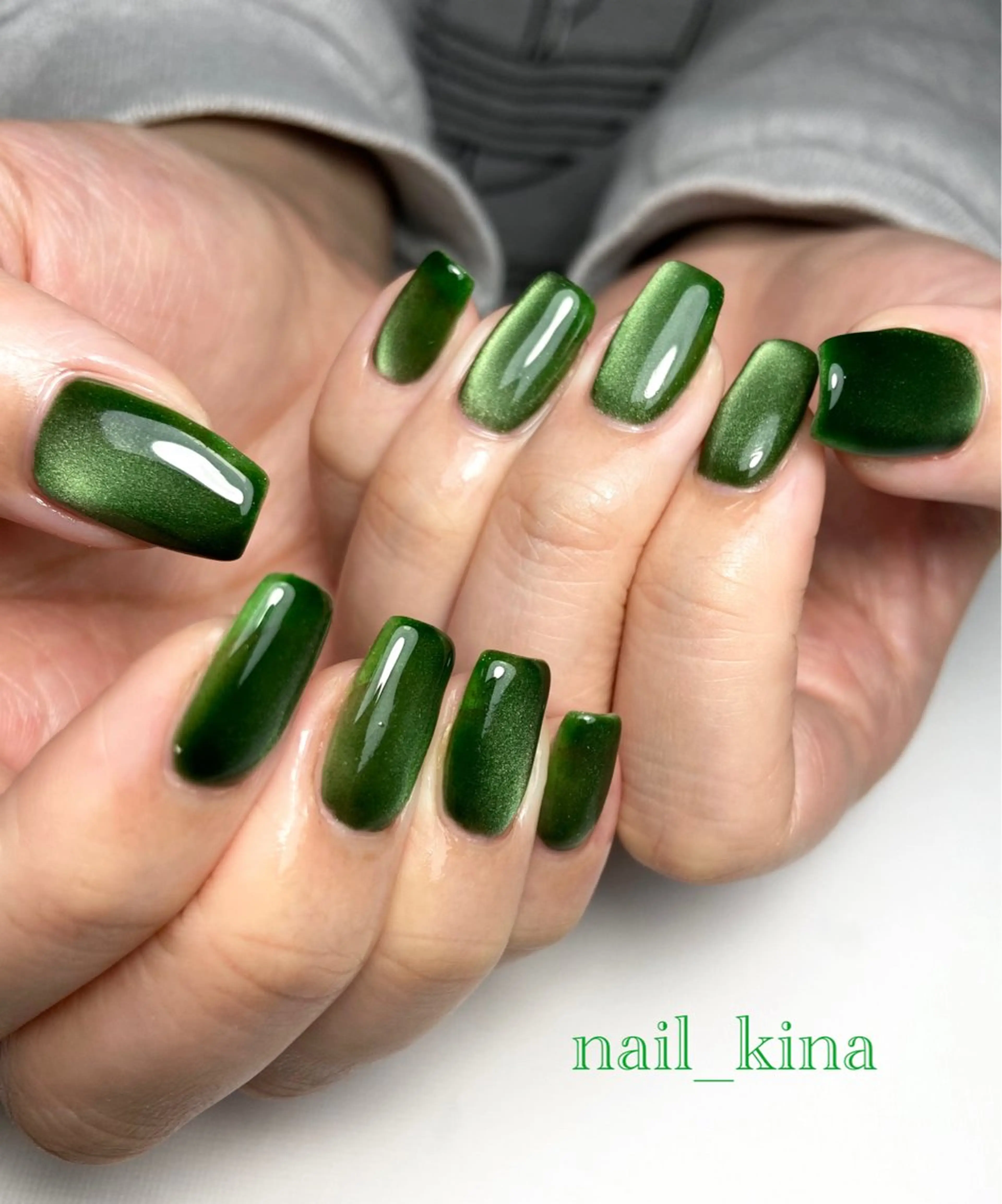 ネイル グリーン マグネットネイル マグネットワンカラー ワンカラーネイル ハンドネイル nail_ kinaのネイルデザイン
