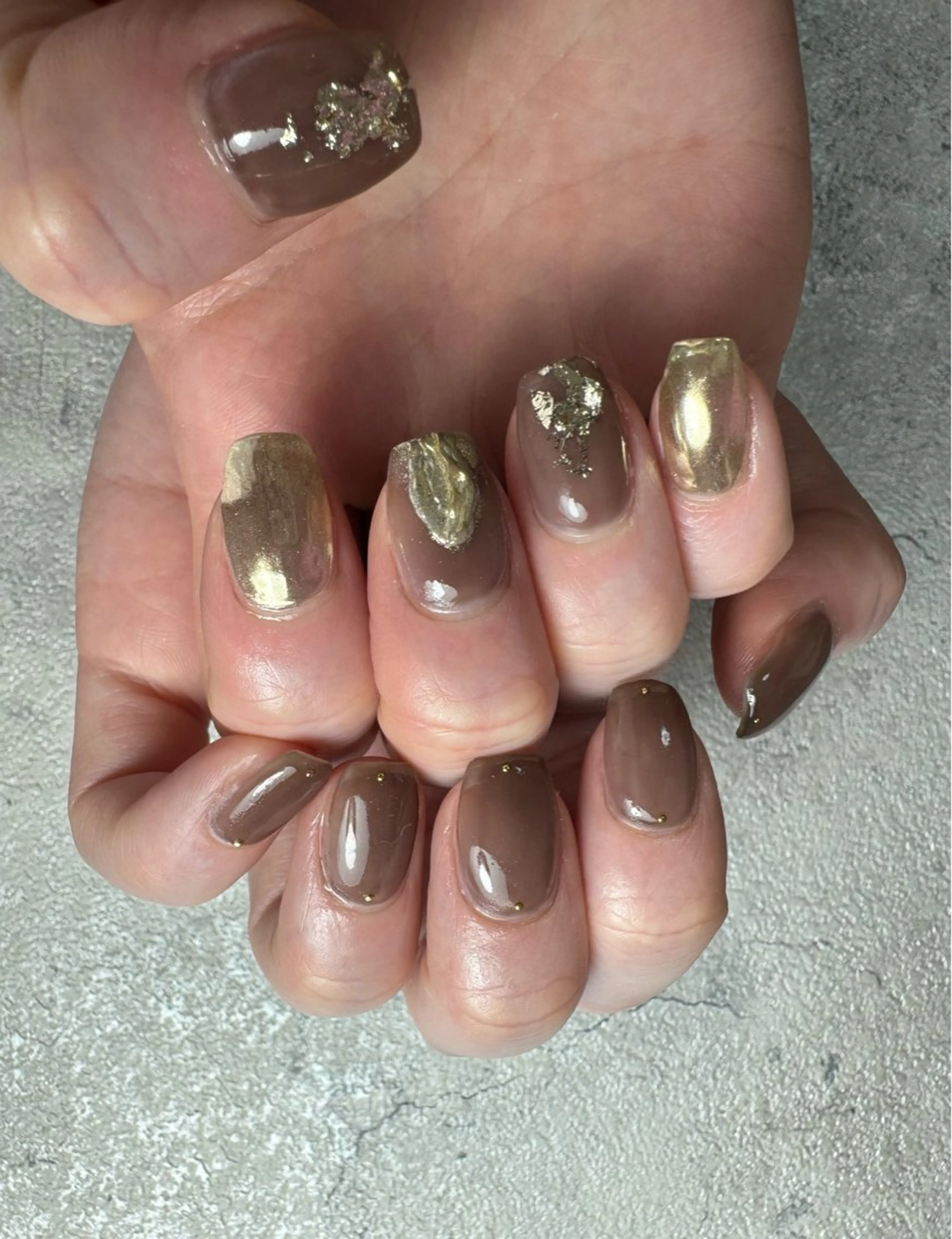 ネイル アートネイル ブラウン ジェルネイル ミラーネイル 持ち込み ハンドネイル flowers nailのネイルデザイン