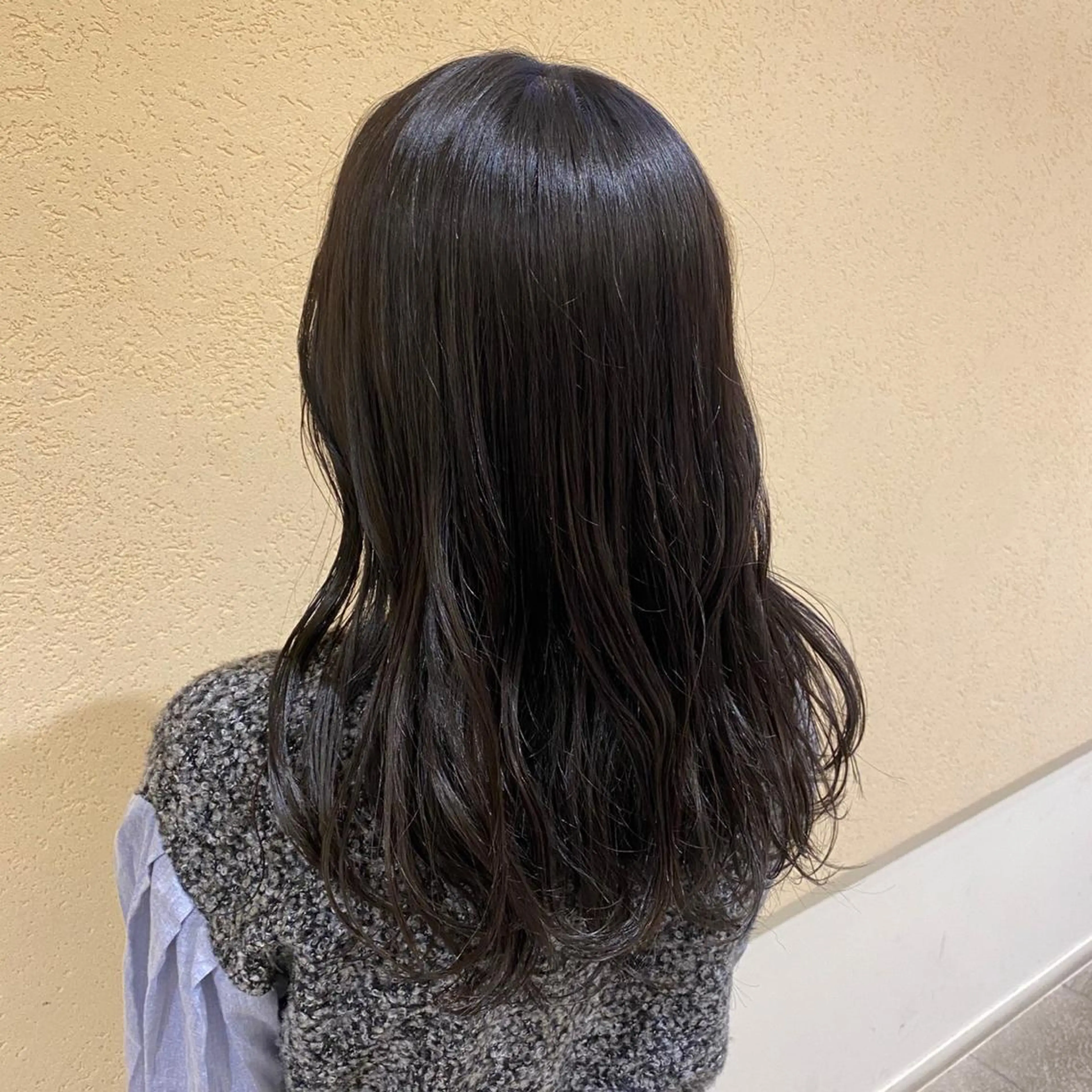 ミディアム 新宿スペインカール ヨモギダのヘアスタイル