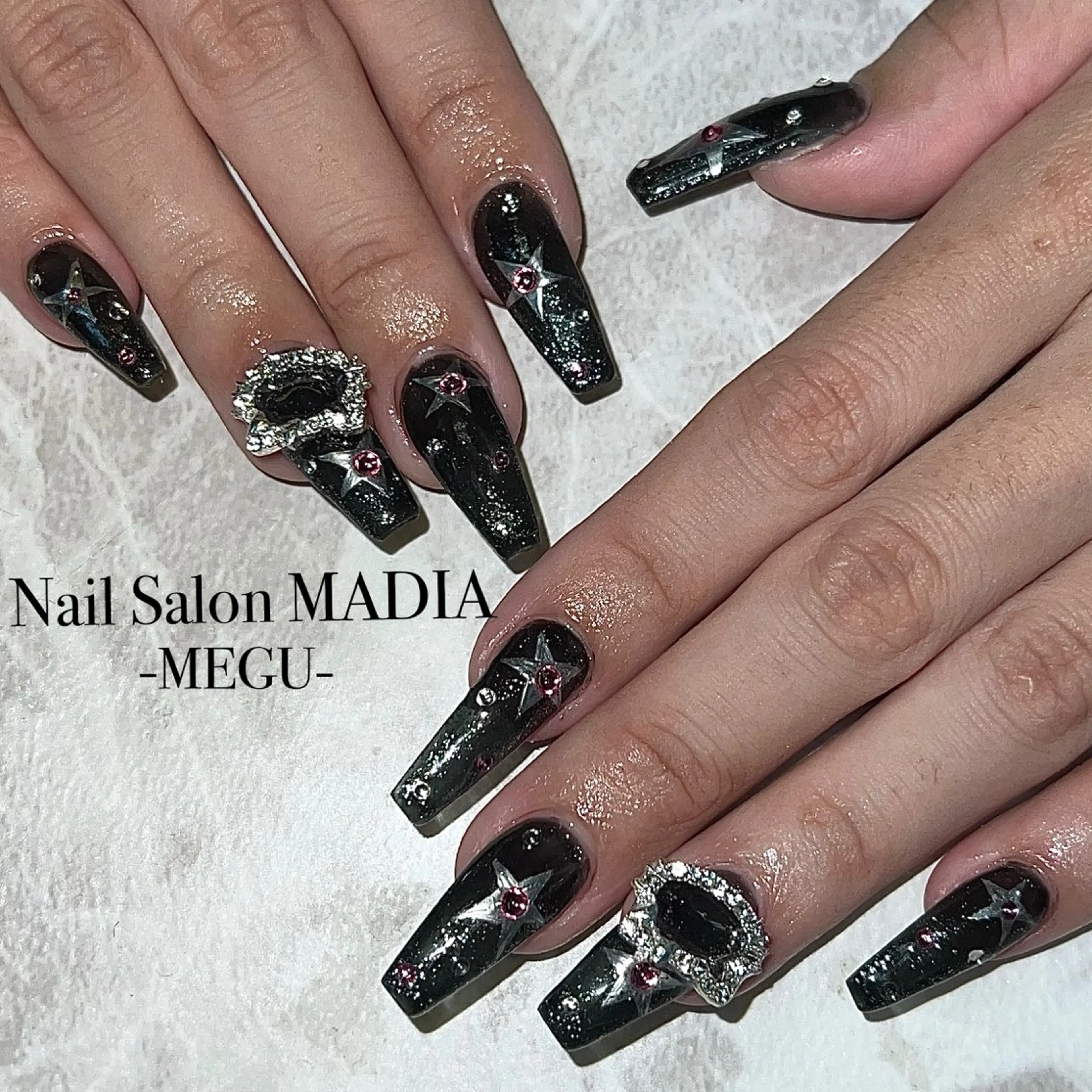 ネイル MADIA藤沢所属・MADIA MEGUのネイルデザイン