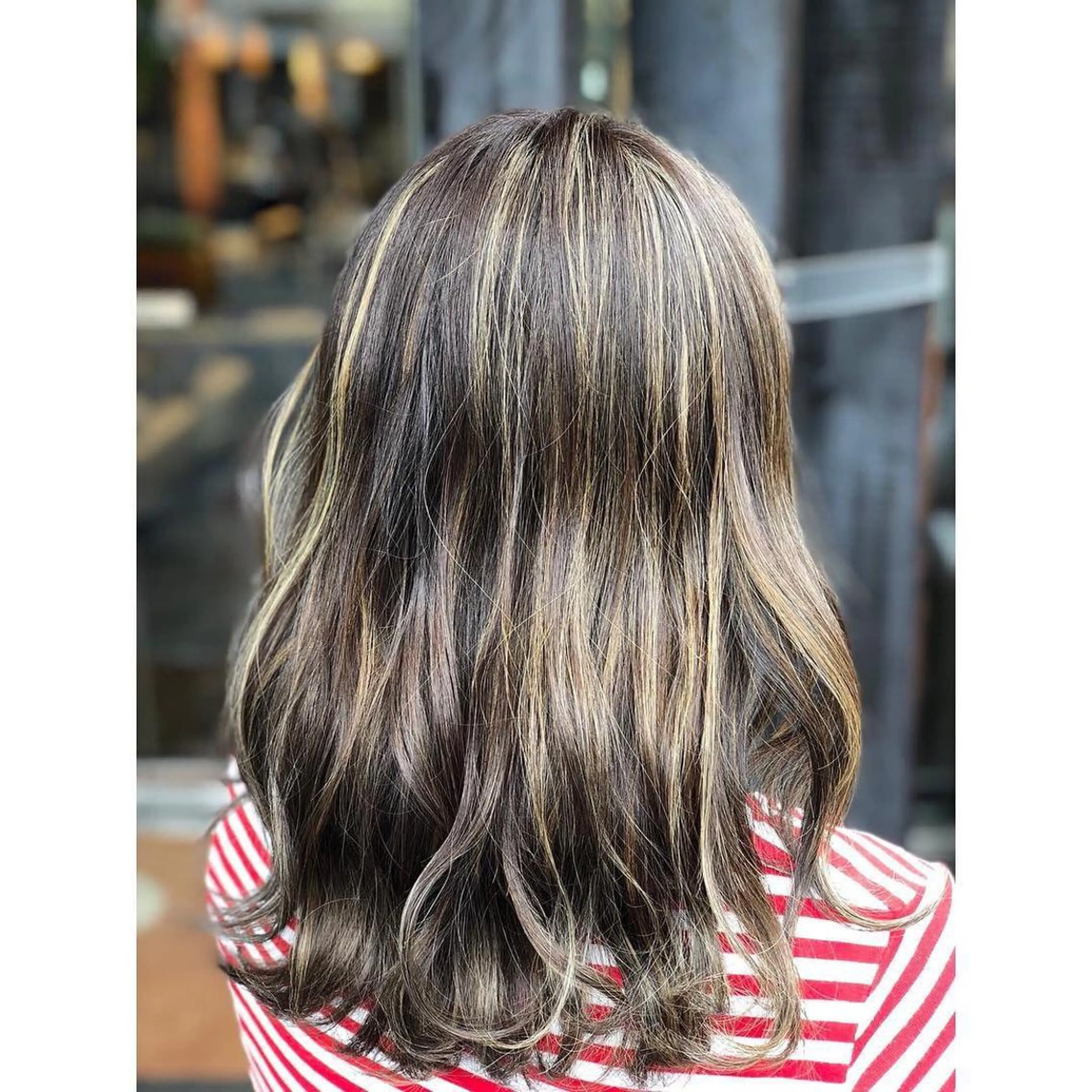 セミロング カラー ベージュカラー ハイライトカラー ハイライト パーソナルカラー診断 できます　木曽　主博のヘアスタイル