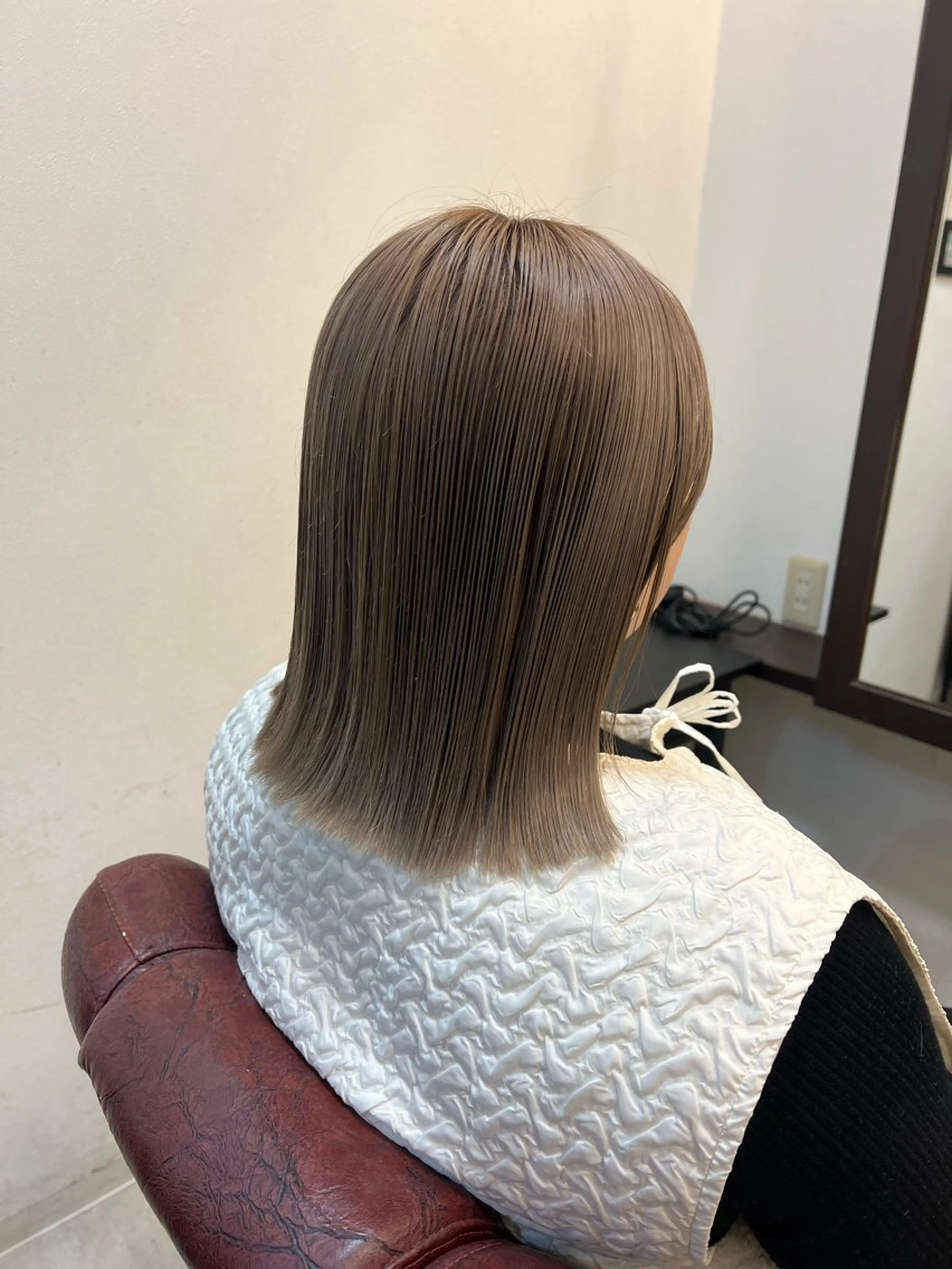 ミディアム カラー グレージュ ハイトーンカラー 吉岡 なみのヘアスタイル
