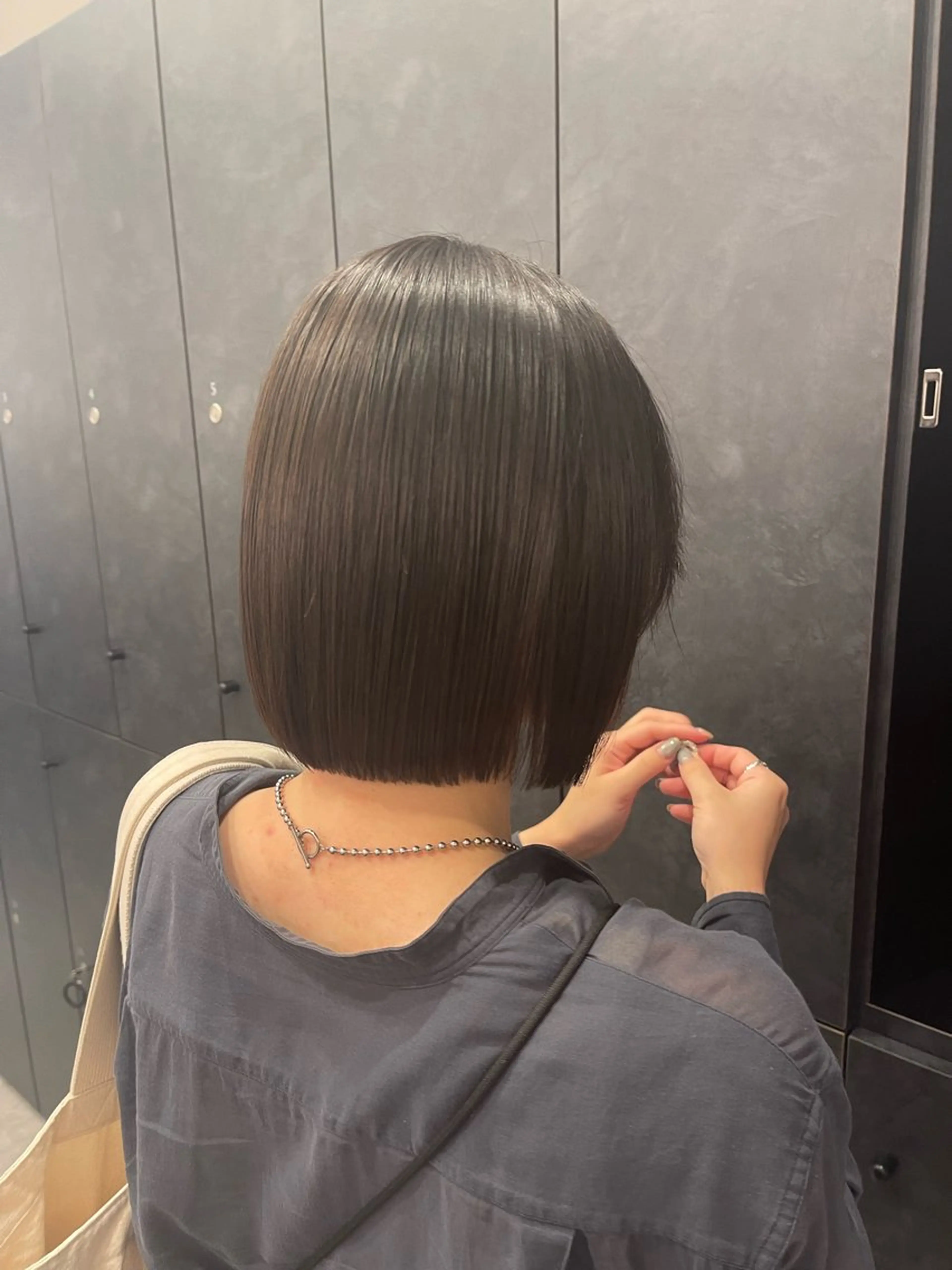 ショート 切りっぱなしボブ ボブ TENSHO 原宿　ハイトーンのヘアスタイル