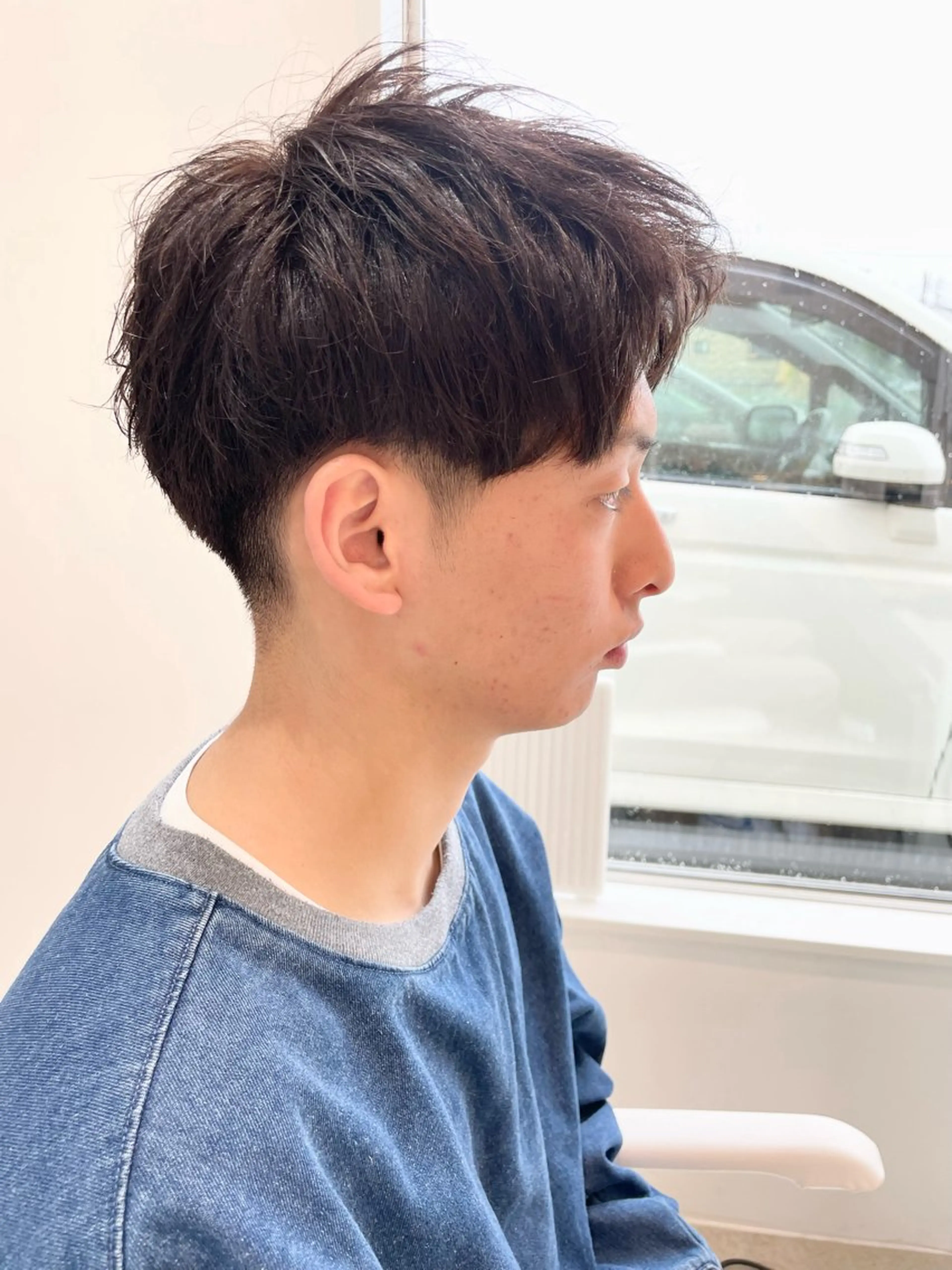 カラー メンズ アップバング マッシュ 刈り上げ ブラウンカラー カット ヘアカラー un【アン】所属・【un】 MANAのヘアスタイル