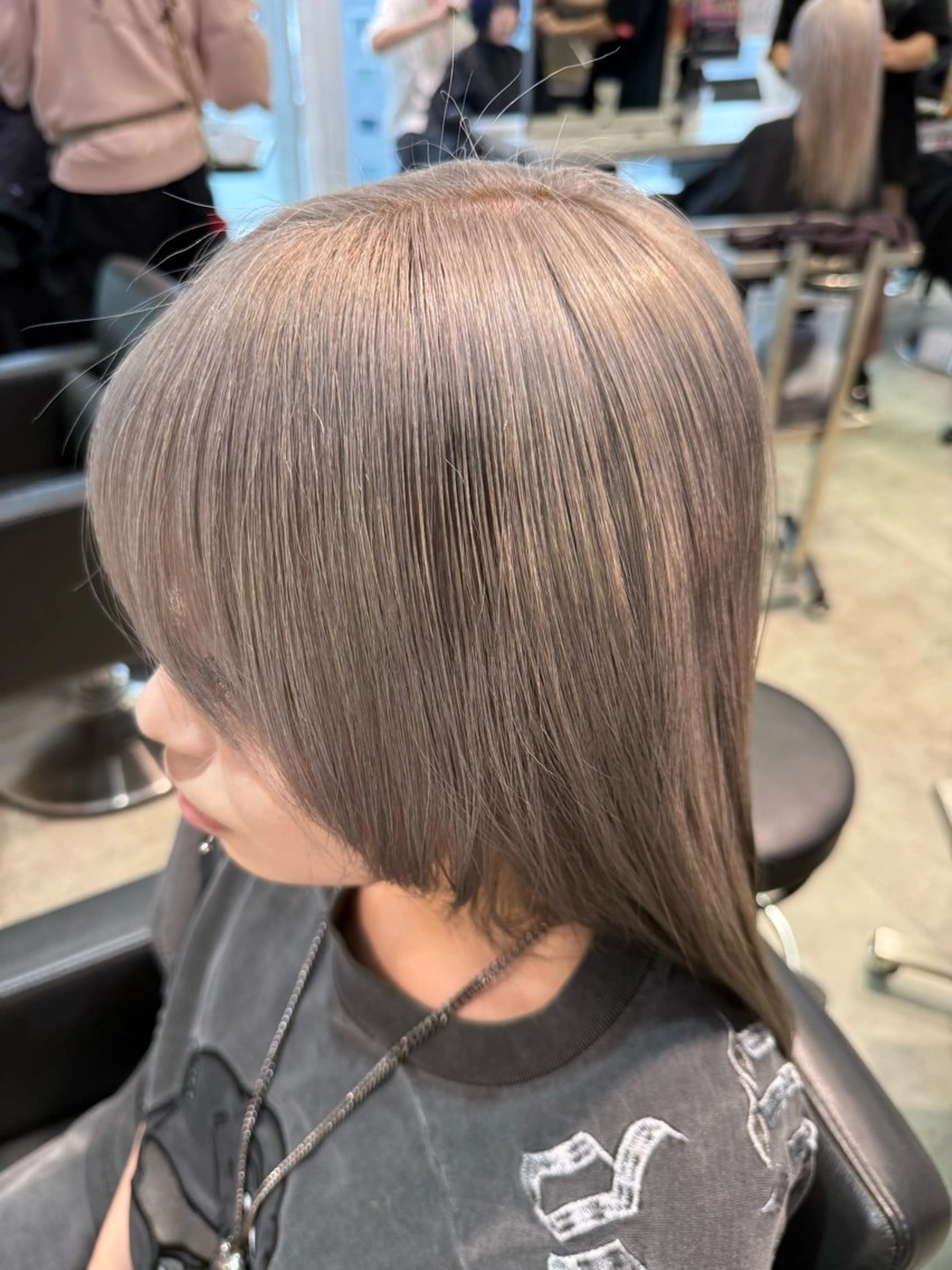 セミロング カラー ベージュカラー ブリーチ ケアブリーチ グレージュ ヘアカラー トリートメント インナーカラー/推し ウルフ/アニメカラーのヘアスタイル