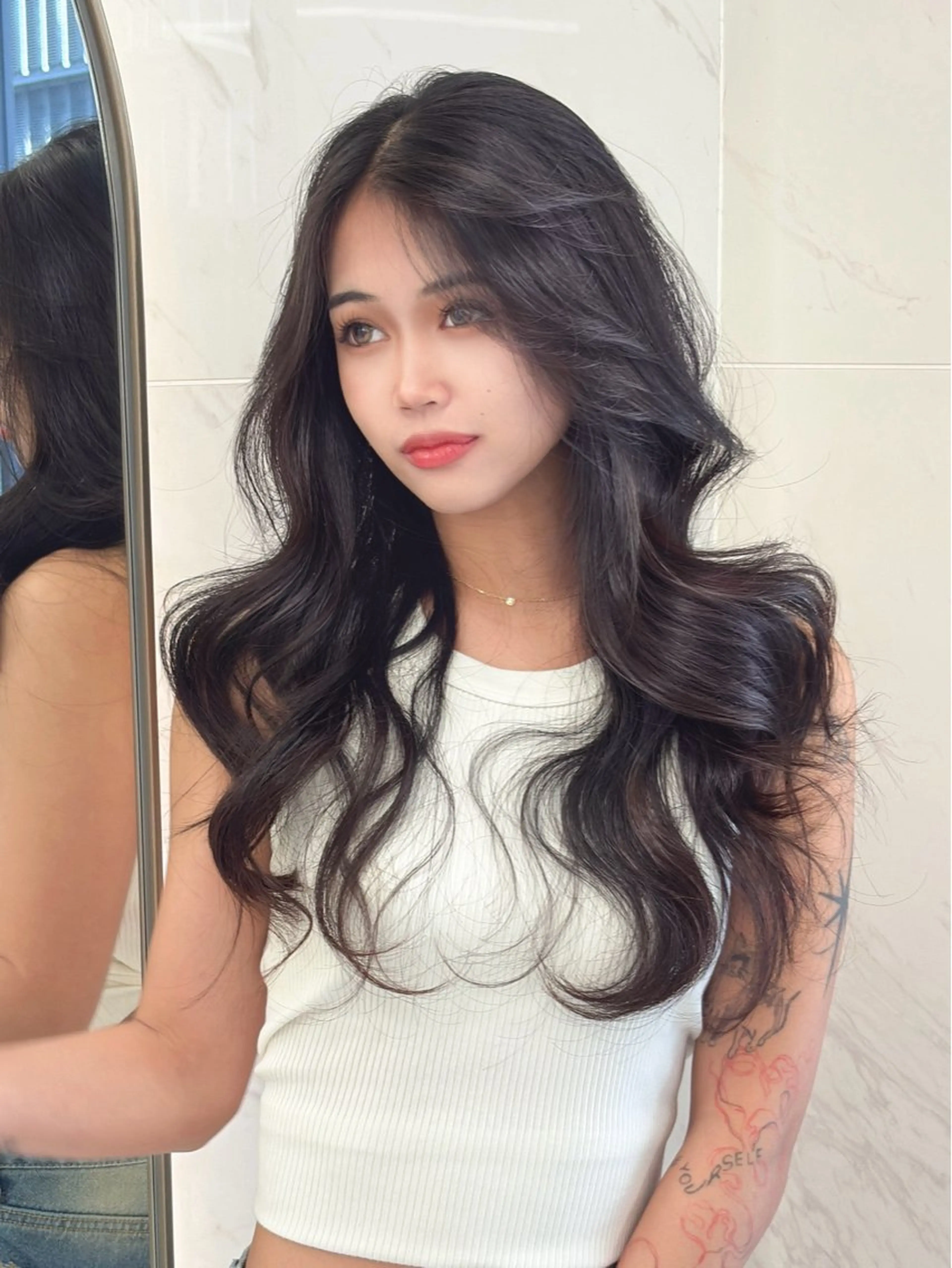 ロング 臼杵 晴のヘアスタイル