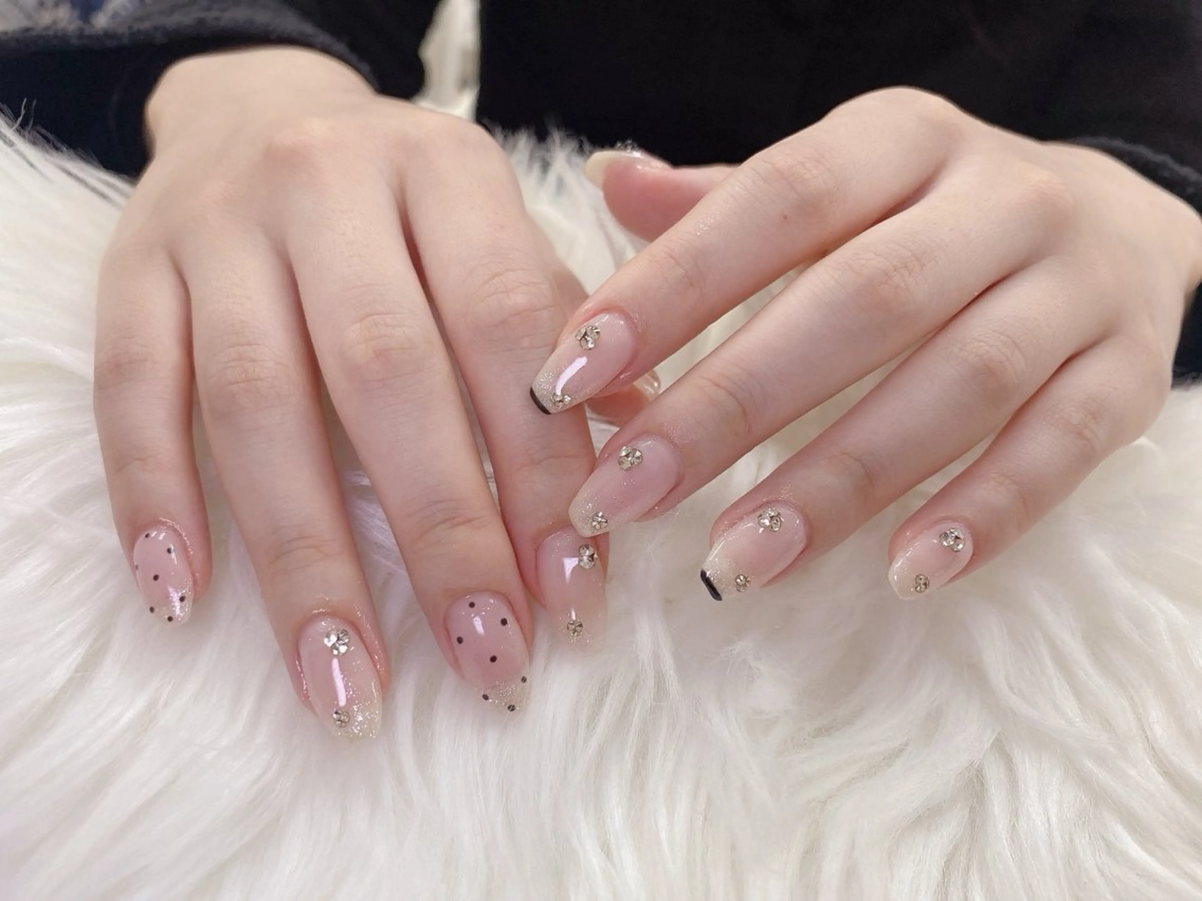 ネイル フレンチネイル グラデーション キラキラネイル 韓国ネイル マグネットネイル ハンドネイル ハンドケア Hara Nail 【パラジェル使用】のネイルデザイン