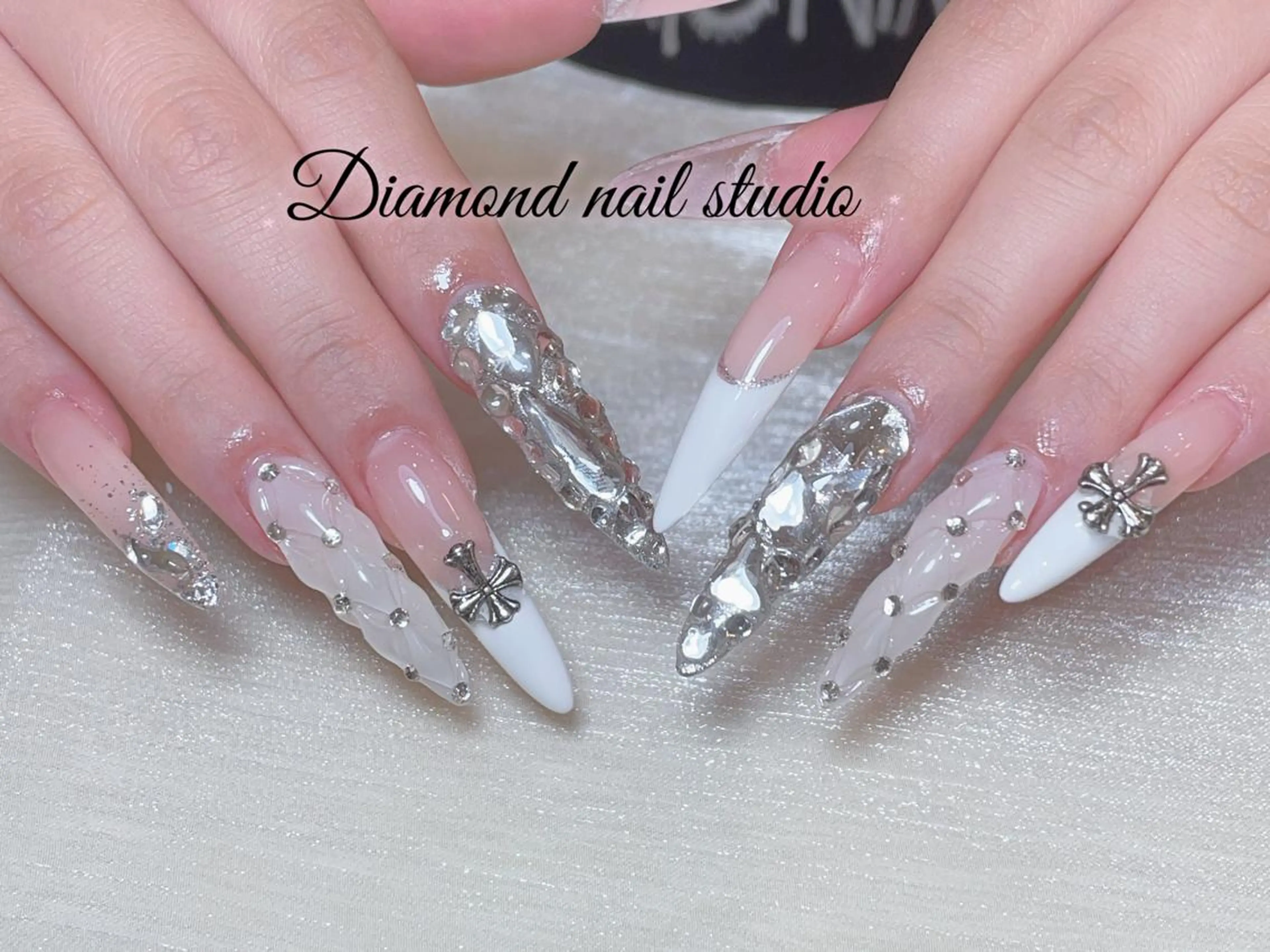 ネイル アートネイル オーロラネイル ガーリー キラキラネイル 韓国ネイル ハンドネイル DIAMOND Nail🍒のネイルデザイン