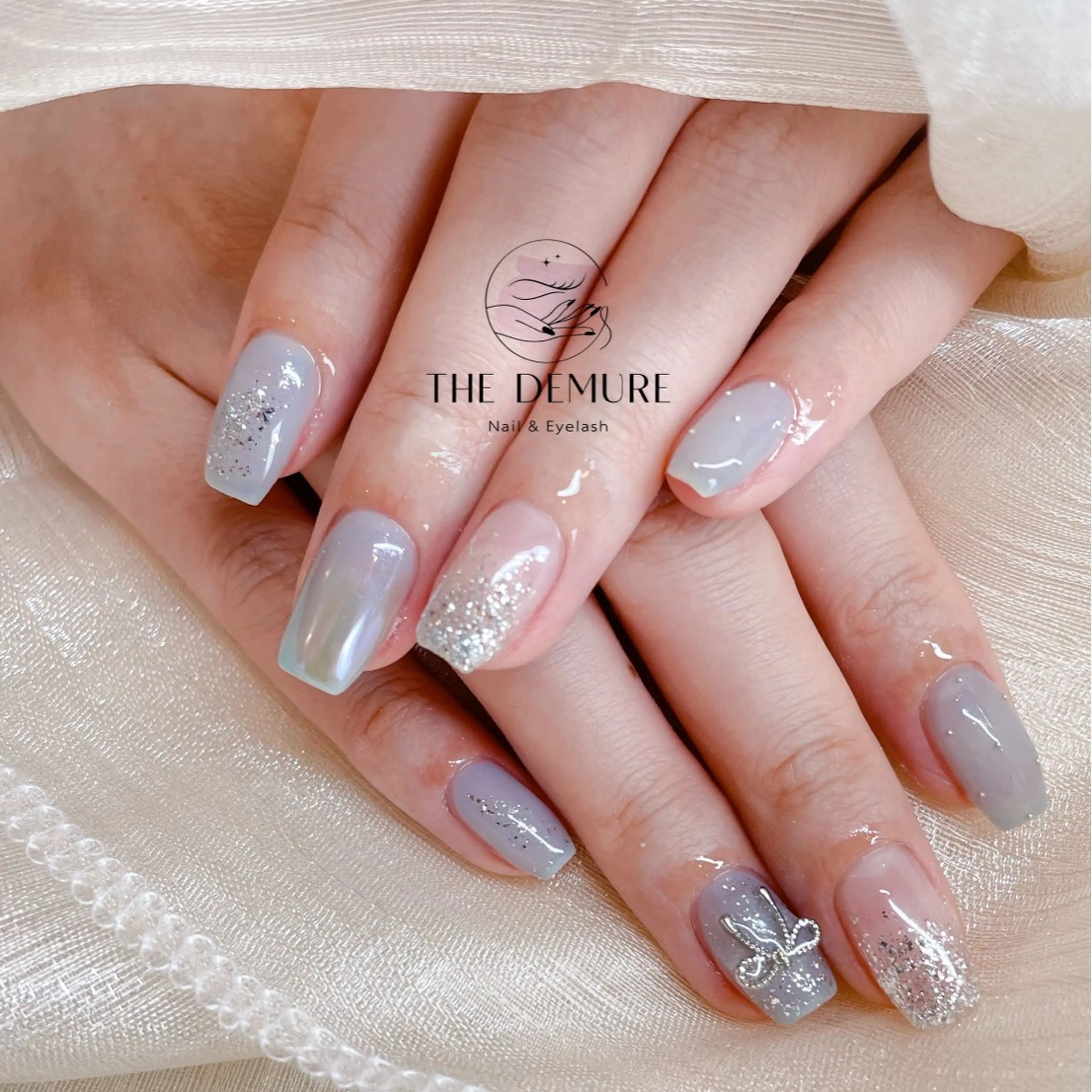 ネイル アートネイル キラキラネイル 韓国ネイル 水色 ロングネイル ハンドネイル ハンドケア NailDemure 【銀座店】のネイルデザイン