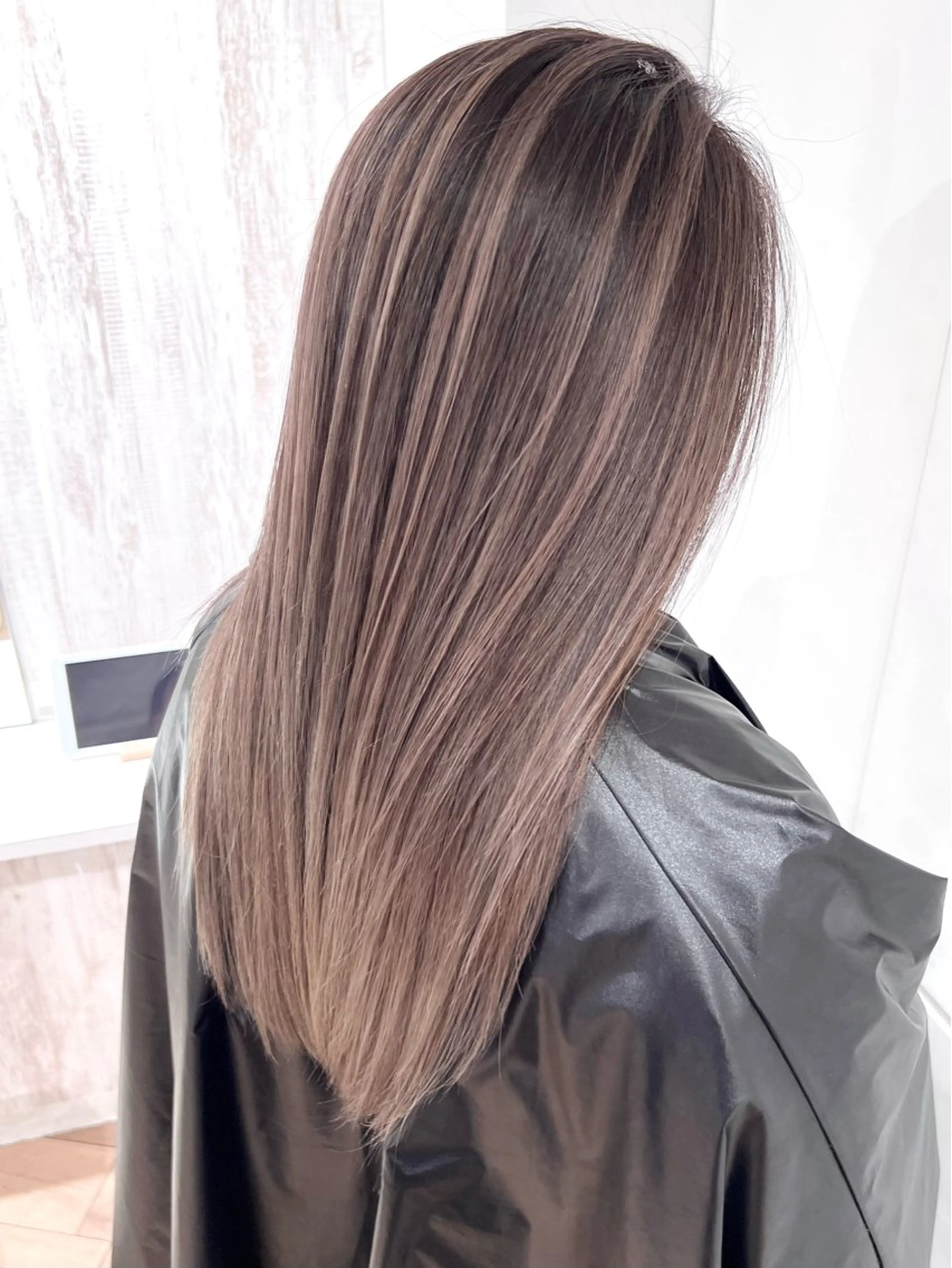 セミロング カラー バレイヤージュ ベージュカラー ブリーチ ケアブリーチ ダブルカラー お肌トーン🆙カラー 全ての女性を艶髪にのヘアスタイル